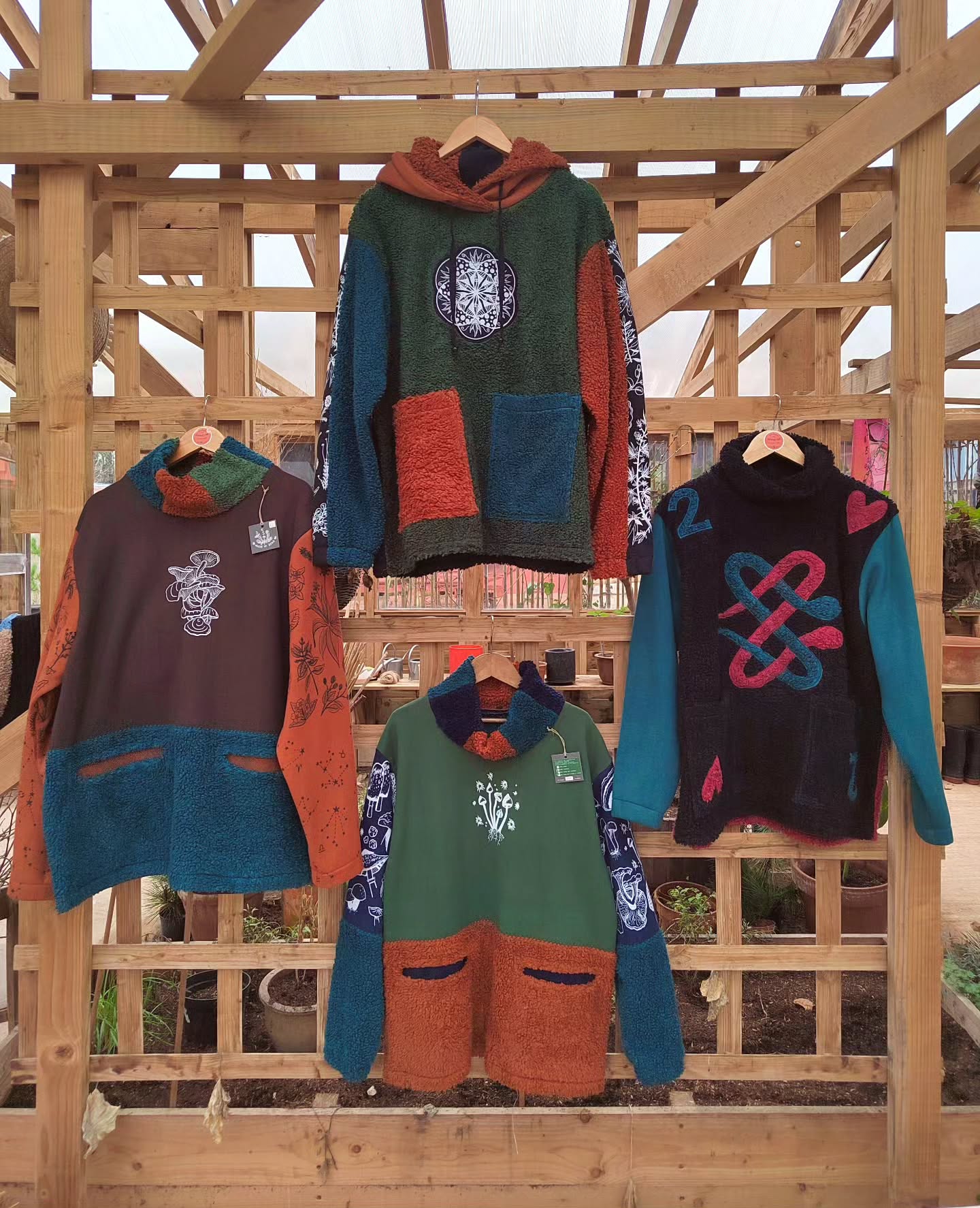 so pleased with this little collection! all made from 55% organic hemp and 45% organic cotton fleece and 100% organic cotton fluff āØ
dyed, printed and sewn in my workshop š«
www.houseofbeanco.com
#hempclothing #mushrooms #mushroomclothing #botanicalclothing #screenprint