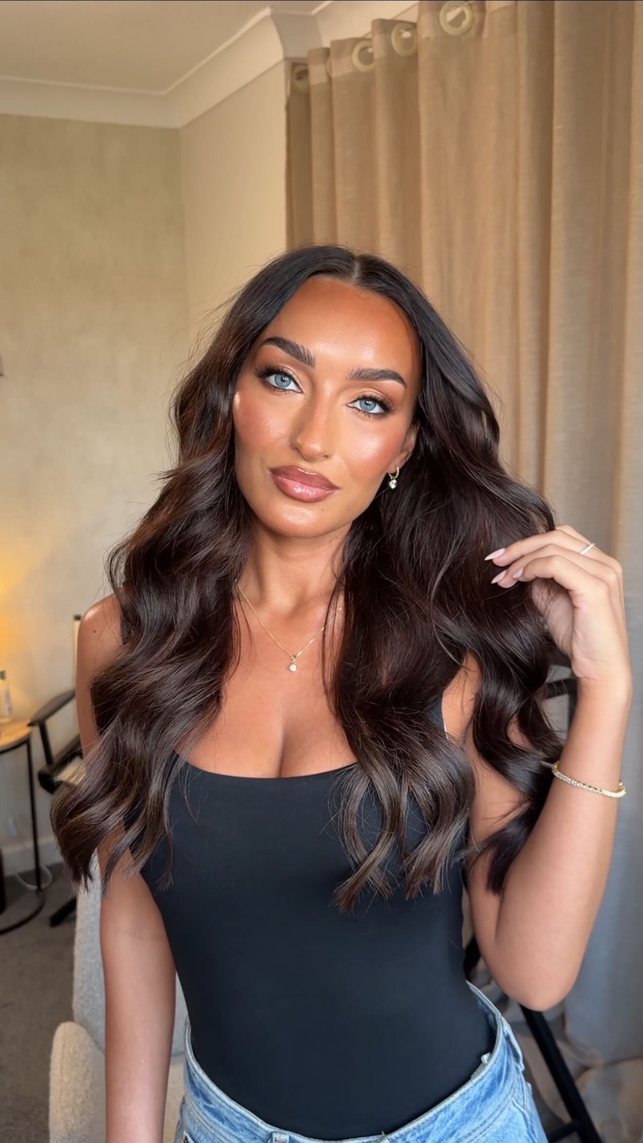 Aussie girl glam hitting the UK!!🇬🇧🇦🇺
I have been so obsessed with this makeup style for so long so I’m so glad everyone is enjoying it as much as me!!
Now we just need some sun to get those pics as good 🥲☀️