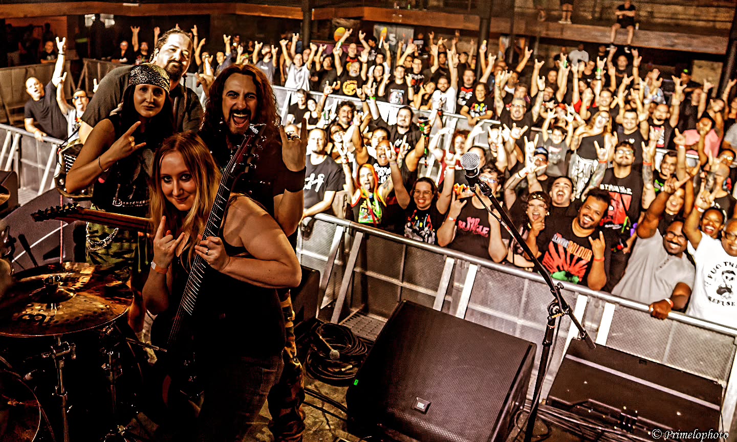 🇧🇷 Rio de Janeiro 🇧🇷!!! Our first time sharing our music with you, and you have welcome us with arms wide open!!
Thank you for making our first experience here such an amazing unforgettable night!!
Madzilla loves you Brazil!!
📸: @cogumeloemcena
•
•
•
#heavymetalmusic #heavymetaldetox #metal #riodejaneiro #ontour