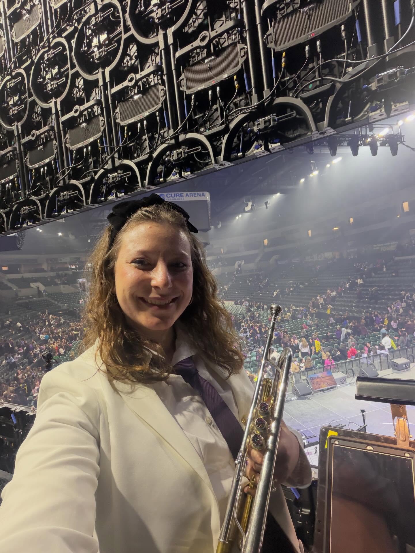 Happy international women’s day! Had the best time ever performing with @shaindyplotzkermusic and so many friends last week at @curearena all for @makorcareservicesnetwork 💕 Unbelievably inspiring evening and so much fun to play all of this great music! Lead trumpet arena debut ✅