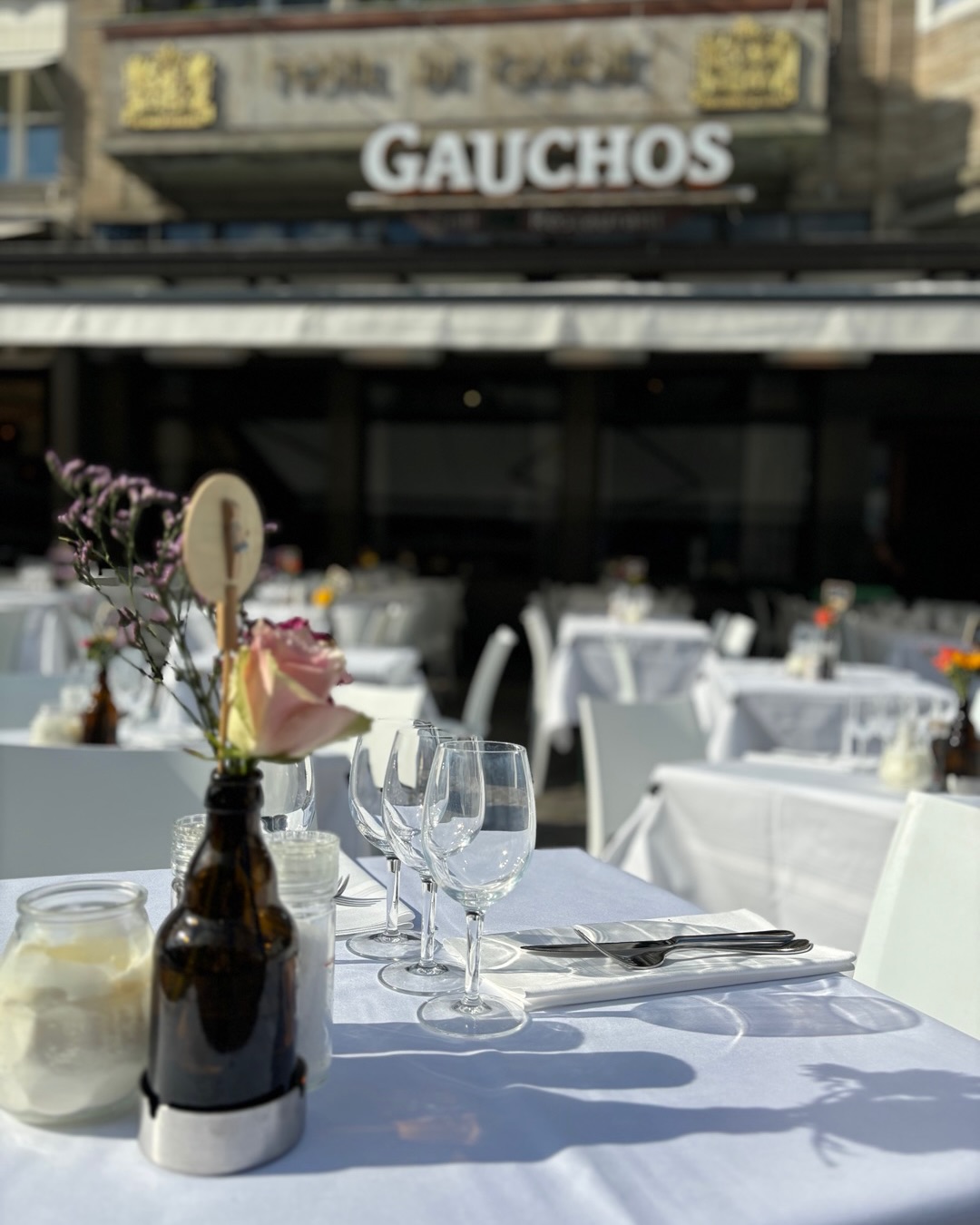 🎻 André Rieu op het Vrijthof beleven vanaf het terras van Gauchos Maastricht 🥩✨
Maak je avond compleet met een sfeervol terrasarrangement tijdens de Vrijthofconcerten van André Rieu.
Geniet van een driegangendiner met Argentijnse grillgerechten en beleef daarna het openluchtconcert vanaf ons terras aan het Vrijthof. Na het diner blijf je comfortabel zitten terwijl het concert begint. Rondom het plein staan grote schermen opgesteld zodat je volop kunt genieten van de muziek en de unieke sfeer van Maastricht.
💶 €144,50 p.p. (incl. reserveringskosten)
✔️ Driegangendiner
✔️ Toegang tot het evenemententerrein
✔️ Concertbeleving vanaf ons terras
🥂 Dranken exclusief
⚠️ We zitten inmiddels voor ca. 70% vol.
Vrijdagen en zaterdagen zijn al uitverkocht.
🗓 Nog beperkt beschikbaar (donderdag & zondag):
2 juli
5 juli
9 juli
12 juli
16 juli
19 juli
Tickets zijn dit jaar uitsluitend te boeken via de website: Visit Maastricht (kies Gauchos Maastricht als restaurant).
✨ Reserveer op tijd en beleef een onvergetelijke zomeravond op het Vrijthof.
#gauchos #gauchosmaastricht #vrijthof #andrerieu #Maastricht