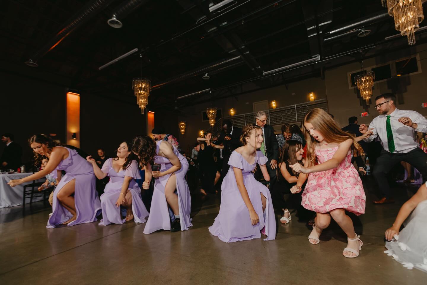 The Hawkins Dance PARTY🪩✨
-
Photographer: @cassandramarie.photography
Videographer: @glenwoodweddings
Content Creator: @capturedbycarody
Hair: @lovelybeautykc
Makeup: @shannab_artistry
Catering: @my_pricechopper
DJ: @platinumdjkc
Transportation: @showtime_limokc
Missy Help: @teacher_turned_trainer
Venue: @themissiontheatrekc
Groom's Fit: @toddsclothiers
Bride's Dress: @truesociety_bellevogue
Day of Coordinator: @zellibee.events
•
#vows #wedding #reel
-
#wedding #wedding