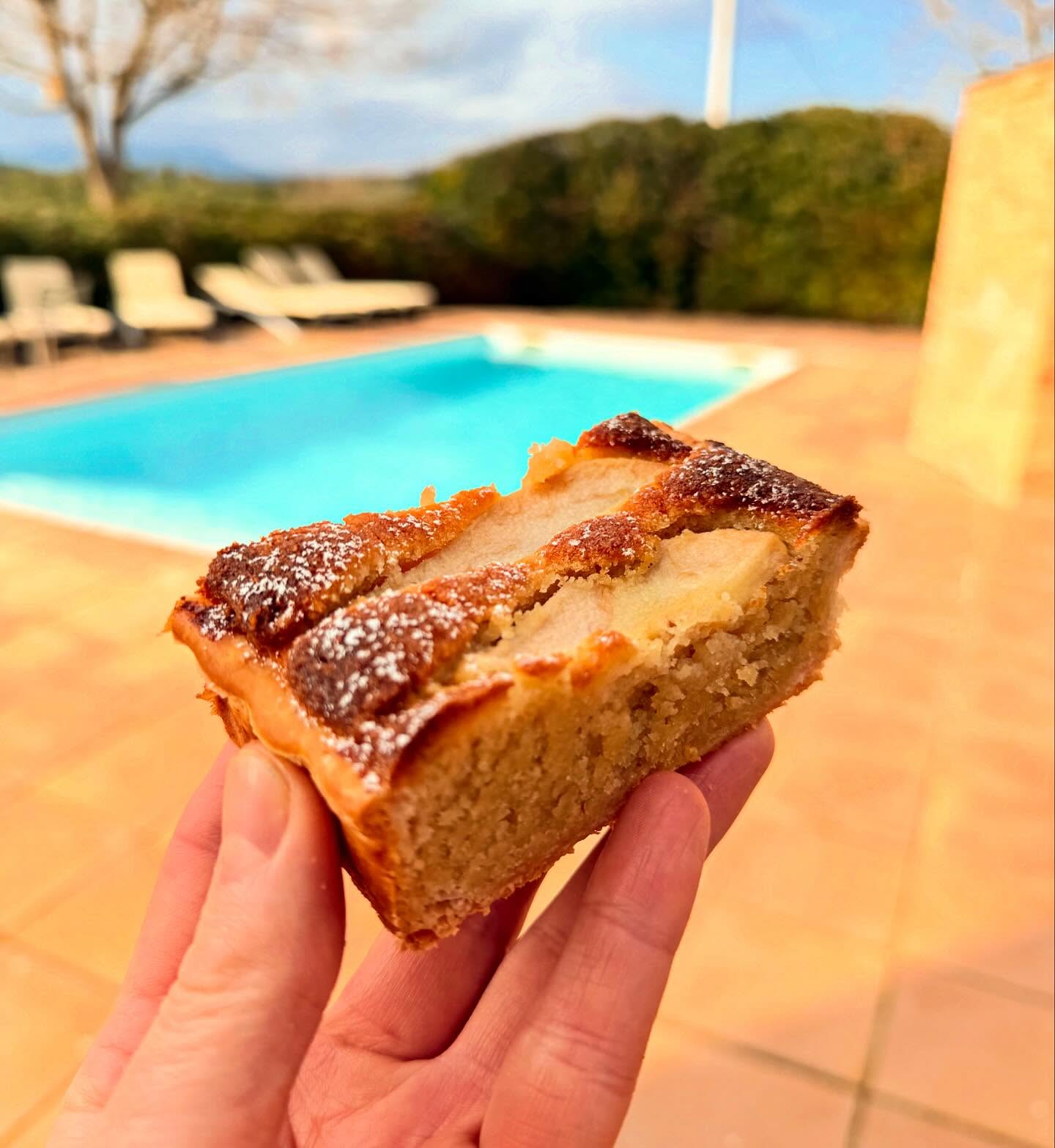 🍐 Pear frangipane tart in the sun ☀️
@luxuryprivatechef
@carbon_comps
@masgeroni
#luxuryprivatechef #privatechef #girona #spain #frangipane