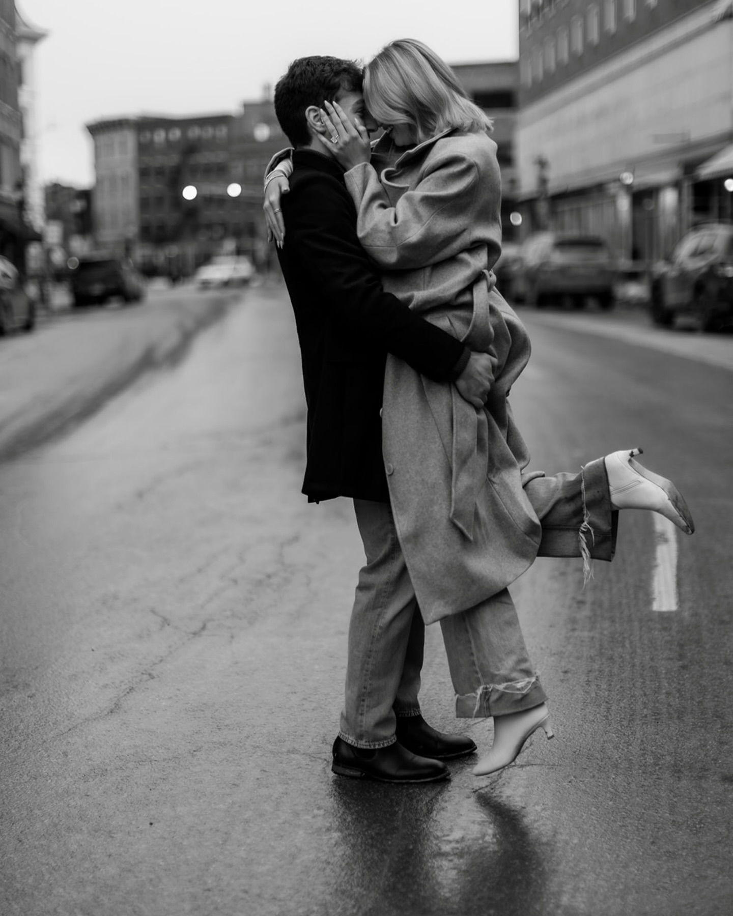 I’d never been asked to be a part of a secret proposal until Cooper skated into my DMs. After he successfully popped the question, the three of us headed downtown for a quick couples shoot. Here are a few of my favorites. Congratulations to one of my favorite couples, Bailey & Cooper! 🖤💍📸
#mainephotographer #canonr5 #coupleshoot
#momentchallenge