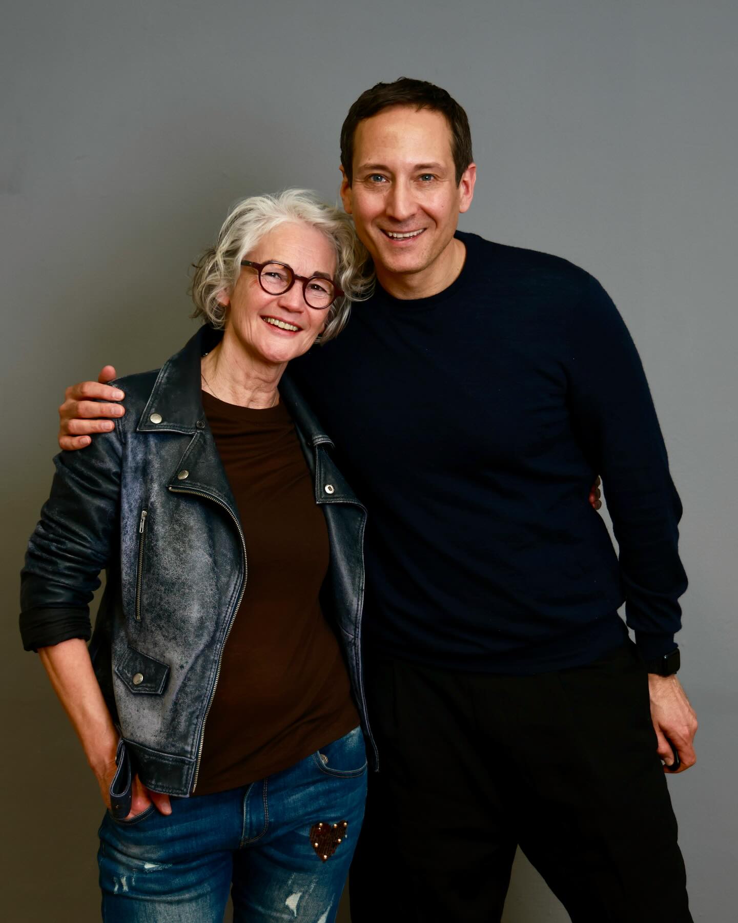 Es ist jedes Mal richtig schön, Annette im Studio zu haben.
Wir haben ihr Commercial eCasting umgesetzt — mit allem, was bestellt wurde:
• Vorstellung
• Polas
• Spielszene (kundengenau)
Wenn du zu mir kommst, bekommst du kein Random-Content, sondern Material, das sofort einsetzbar ist.
Und Fun-Fact: Annette ist auch die Lektorin meines eCasting-Ratgebers „Shortlist Secrets“
Danke für dein Vertrauen, Annette!
#shortlistcoaching #ecasting #commercialcasting #model #modellife