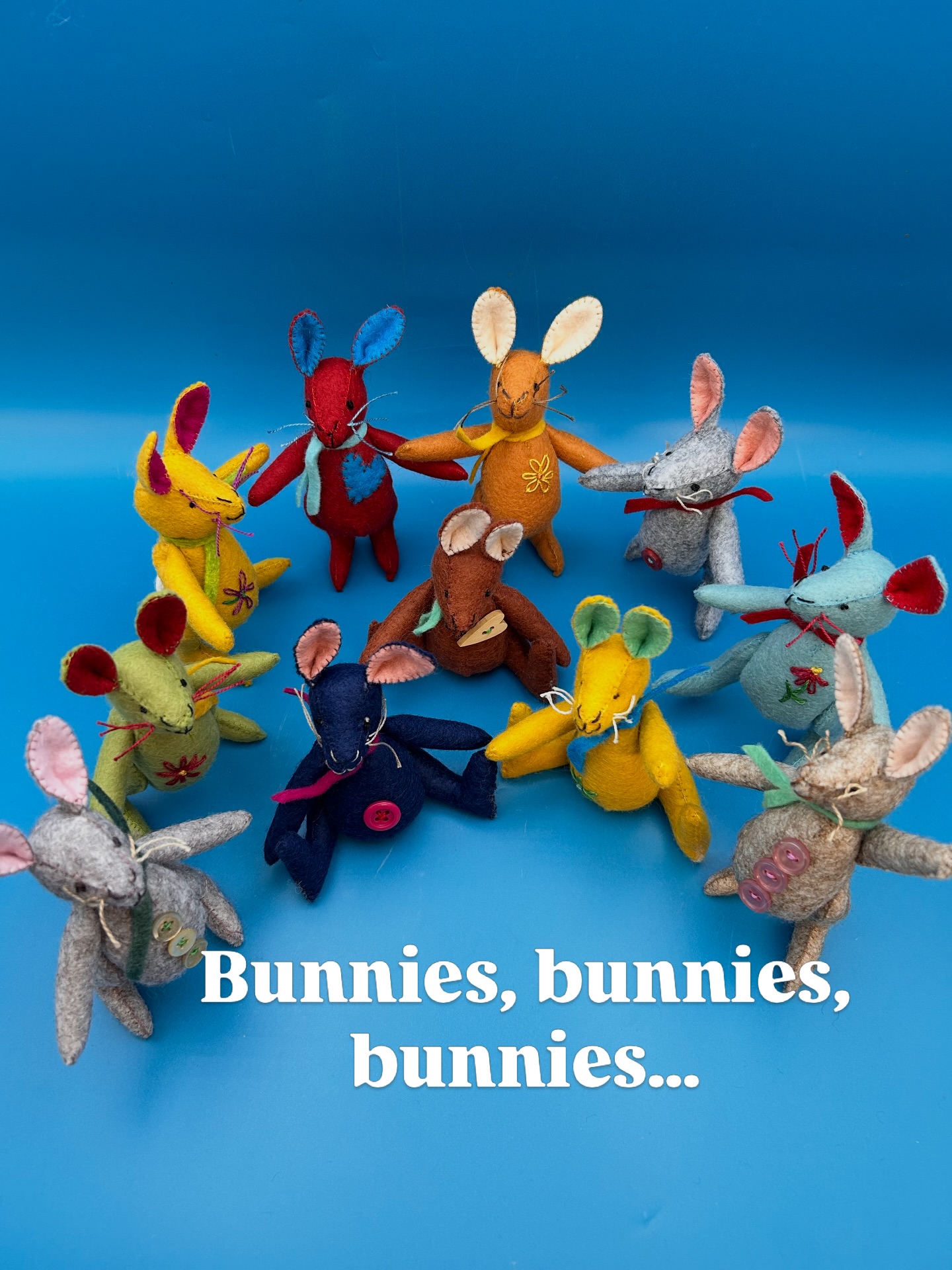 Just arrived from Norfolk, a bagful of bunnies. Handmade by the lovely Julie Smith @jasminehousenorfolk who is also the maker of the sweet felt teddies and pretty felt flower brooches for sale in my shop and on my website.
The bunnies just had to have names as each one is unique with it’s own funny little face and varying tummy size. Grab one while you can as they won’t be here for long!
#feltbunny #easterbunny #handmadebunny