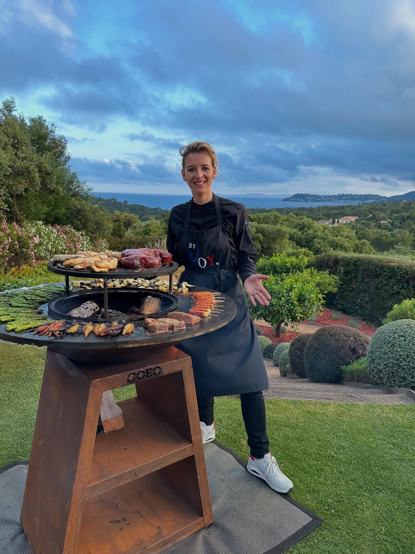 Chaque événement raconte une histoire unique.
La cuisine devient un spectacle, où chaque invité vit pleinement l’instant.
✨ Des souvenirs qui se dégustent.
#livecooking #privatechef #luxurycatering #chefexperience #eventcatering #frenchriviera #sainttropez #cotedazur #rivieraevents #privateevents #luxurylifestyle #byjoy #byjoytraiteur