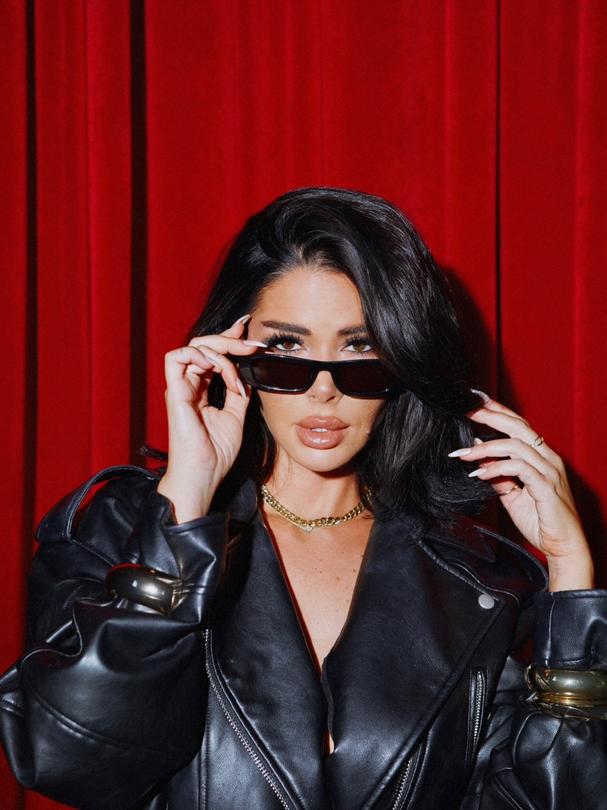 I was supposed to post these on my birthday, but forgot 🤭 So here they are now 🥰
Taken by the fabulous @takenbytara.h