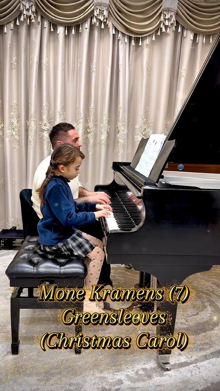 Merry Christmas and happy holidays from MuseSync Studio. Enjoy a Christmas carol duet with Mone as we close the year.🎄🎹🎶❄️