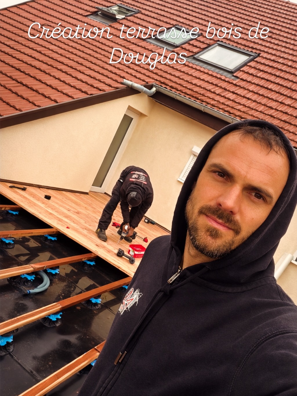 🔨 Création d’un plancher terrasse en lames de Douglas
Structure bois mise en œuvre sur plots réglables pour une parfaite stabilité et ventilation.
Pose soignée, alignements précis et finition durable.
Le Douglas offre une excellente résistance naturelle et un rendu chaleureux.
📍 Chantier en Alsace
📩 Devis sur demande
#terrassebois
#alsace
#couvreur
#artisanalsace
#lovealsace❤️
