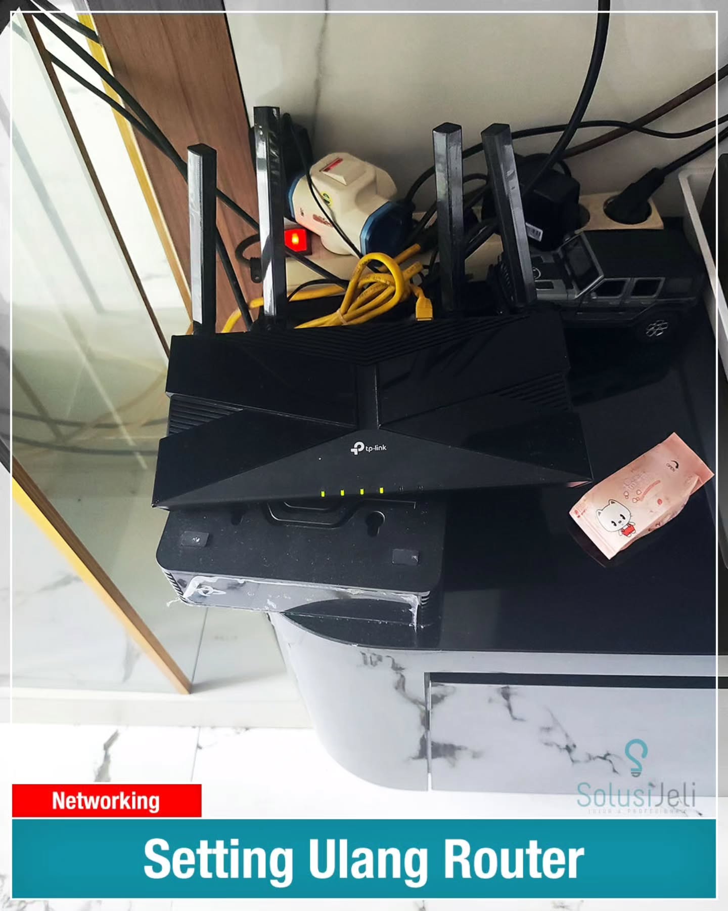 Rumah Klien baru kita pasangkan sistem WiFi yang baru. Untuk WiFi yang lama, karena beda line, sementara belum mau dilepas. Minta sekalian dibantu, agar kedua sistem ini tidak saling mengganggu.
Teknisi atur sedemikian rupa. Walaupun posisi berdekatan, sistem yang satu tidak mengganggu sistem lainnya. Tidak bertabrakan, tidak membuat jadi lambat, tidak mengurangi jangkauan sinyal.
Done.
#jasasettingwifi #settingwifipanggilan #settingrouterjakarta #teknisiwifi #teknisijaringan