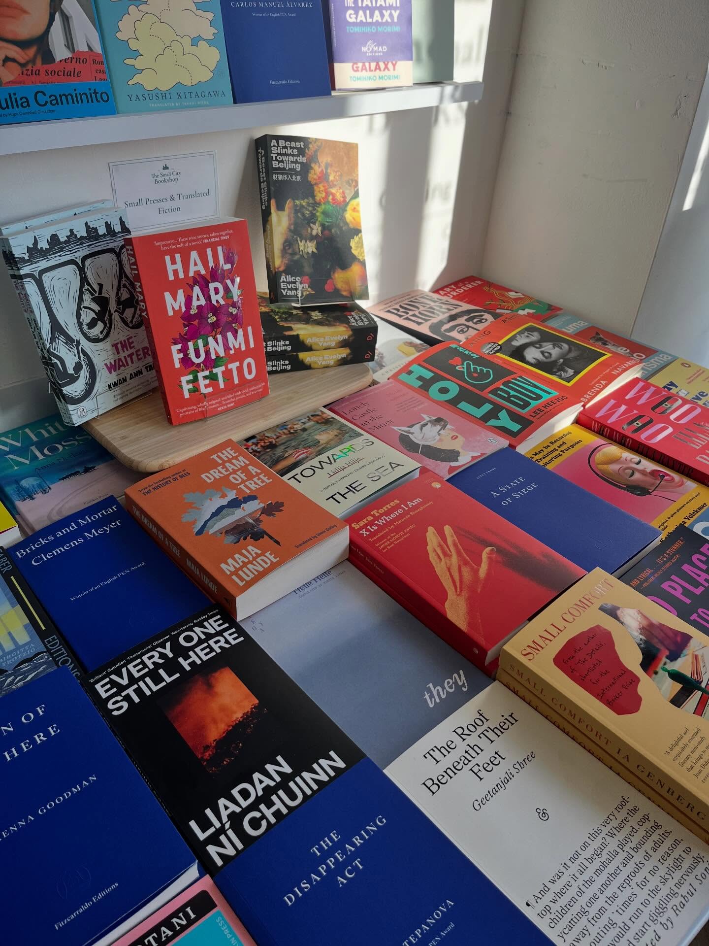 😊We're open today from 11–4.
Swing on by for a Sunday browse with us 😊
💚 We have plenty of exciting new reads to share with you.
📚Also, come get your World Book Day books!
———————————————————
📷 Photos from yesterday when we were so excited about the sun we forgot to post them ☀️