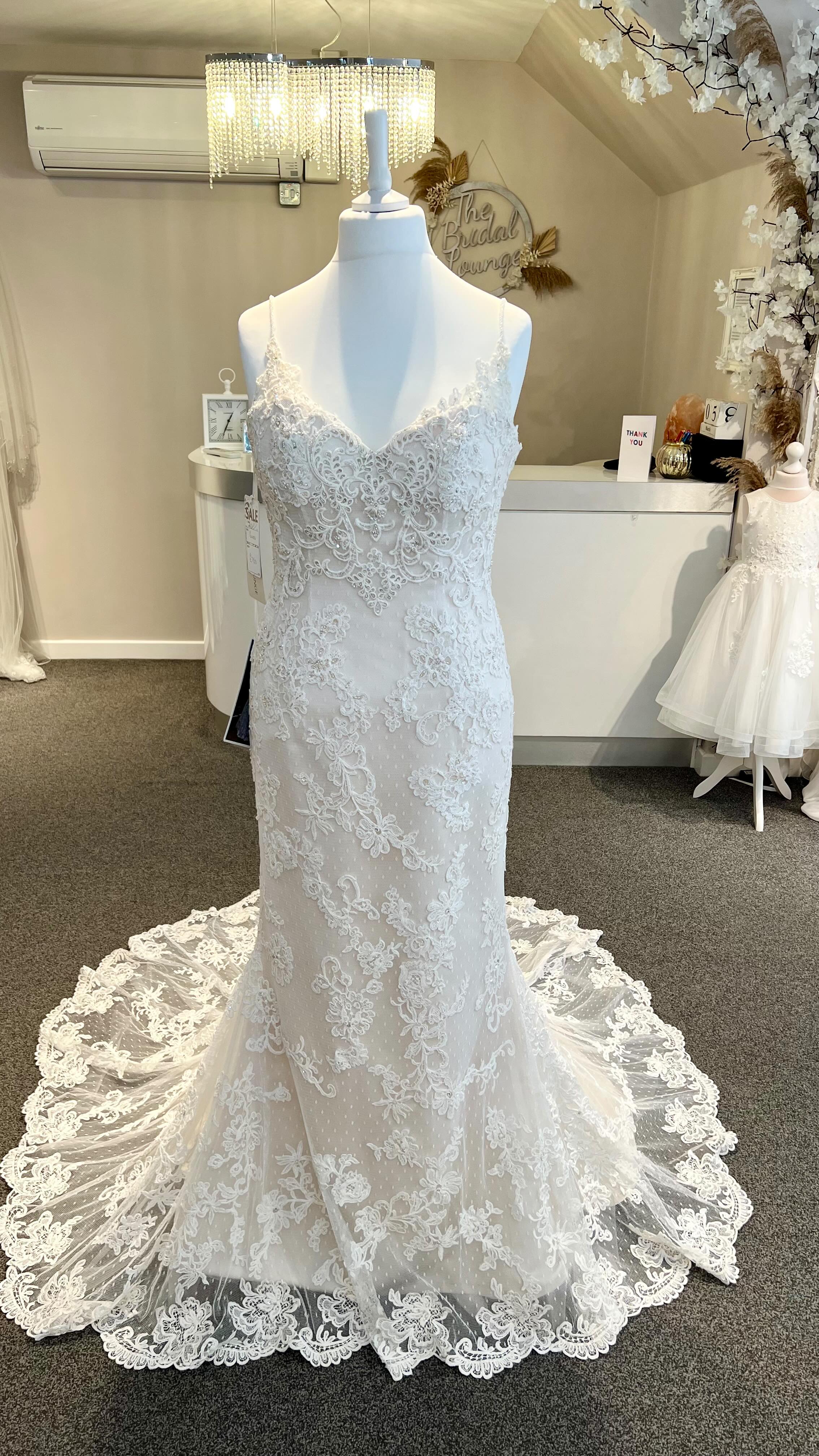 ❤️ S A L E ❤️
Gorgeous Connie is new into our sample sale in a size 12. She’s in the ivory / champagne colourway and is a fit and flare dress with a shaped neckline, delicate beaded lace, a subtle polka dot tulle layer and beaded straps. Is Connie the one for you? Book your appointment today xxx
#thebridalloungenewcastleunderlyme #weddingdress #sale #samplesale #sayyestothedress