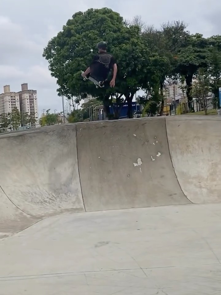 @tyleredtmayer und @lennijanssen auf dem Weg zu den World Championships in Sao Paulo 🇧🇷 @worldskatesb @skatetotalurbe #skateboardgermany #skateboarding