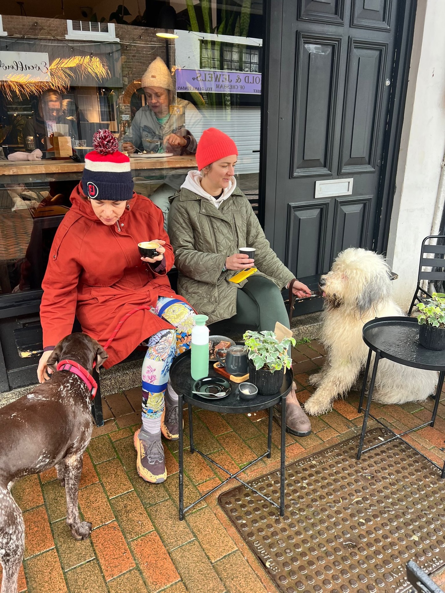 How fun to be asked by a local artist today to be photographed for her cafe culture paintings. We’re all looking a bit muddy, but what a joy to sit outside and have breakfast at @roots_c_f this morning 🫖🐾🐶🩷
Happy Friday
#dogwalks #friends #chesham #oldenglishsheepdogs