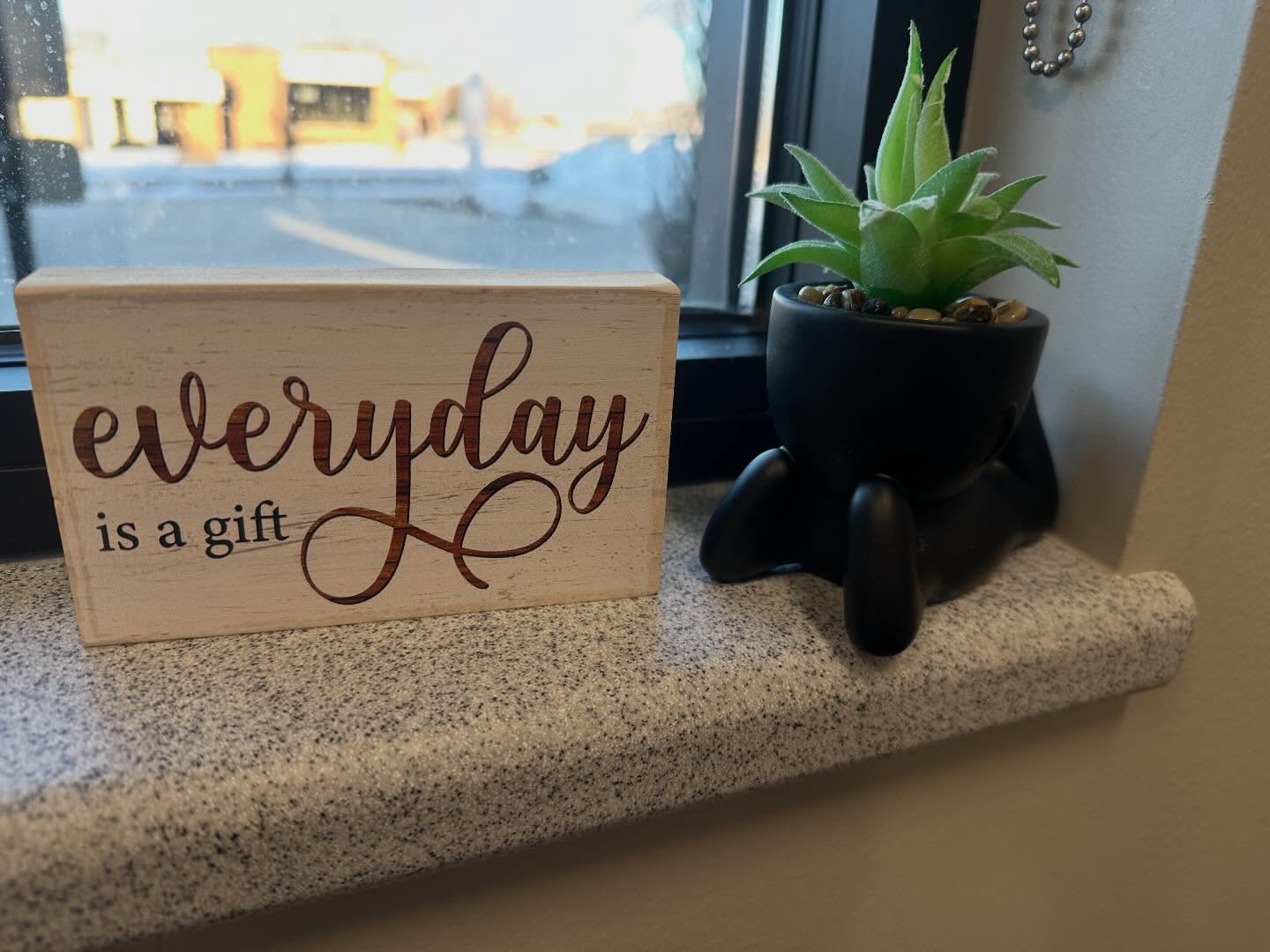 Do you wake up each morning and know that you are exactly where you are meant to be? ✨
God put you in your home, your job, your life not so you could “get” something from someone else.
No, you were given these gifts so that you can share your love, your light with others. What a blessing!! Be grateful every day for every moment you are gifted. Everyday truly is a gift.❤️
Another beautiful Monday at the office!!
#awareness #mindset #blessed #alignedbodyandsoul