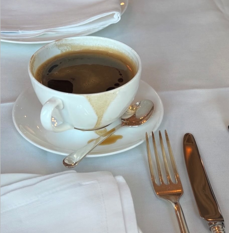 New month. New focus.
March 2026 is your sign to prioritise your business 💻
Strategy, clarity, and a brand that actually works for you.
Let’s talk:
Website: claudiastone.co
Email: claudia@claudiastone.co