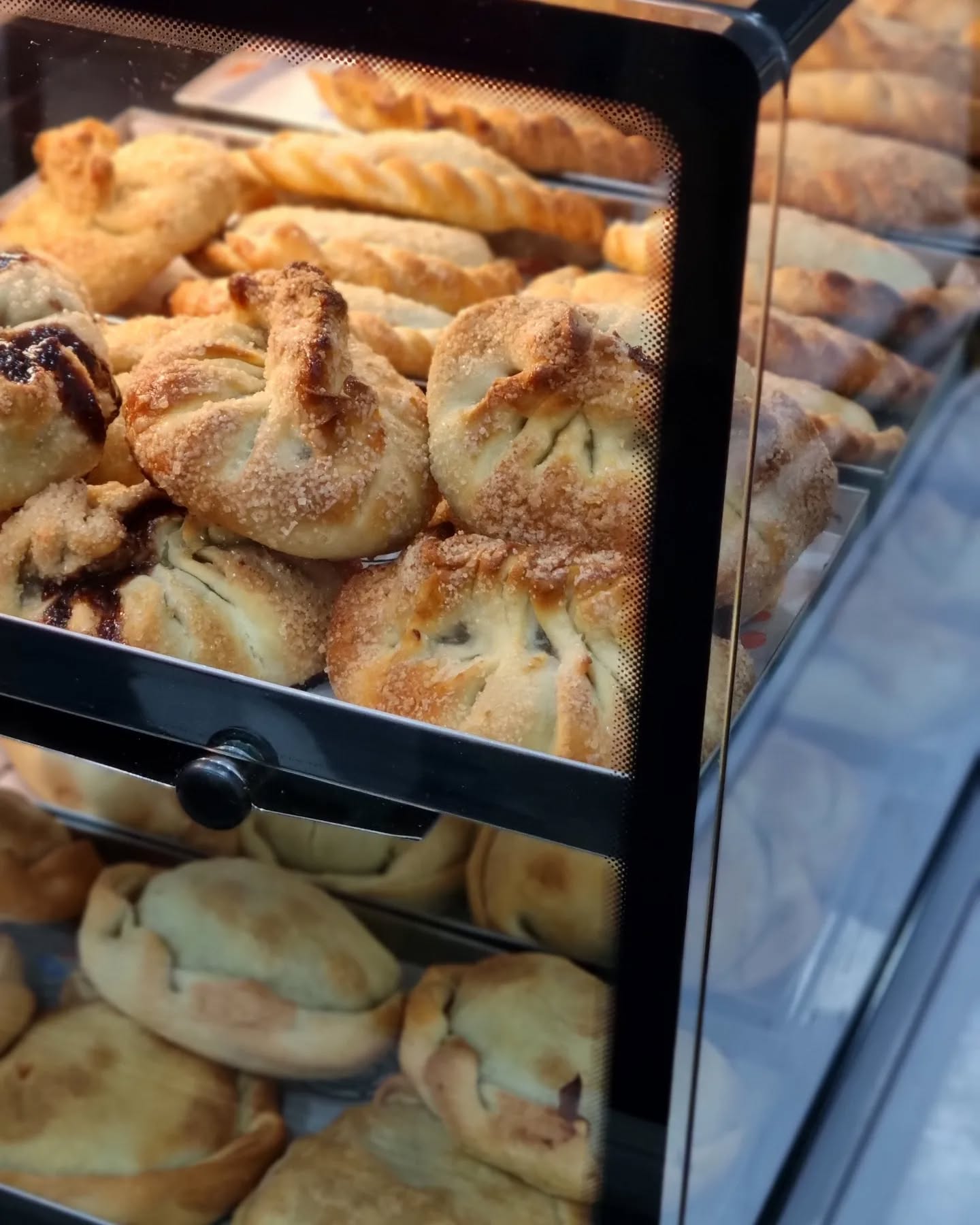 Hoje estamos em um evento corporativo na @tvglobo, e por aqui vão ter empanadas pra toooodo mundo! 🥟
Obrigada, @original.37 pela confiança! 🧡
E você? Já pensou em ter empanadas no seu evento? 🤩
Chama a gente e vamos curtir juntos!
#empanadas #empanadasartesanais #eventos