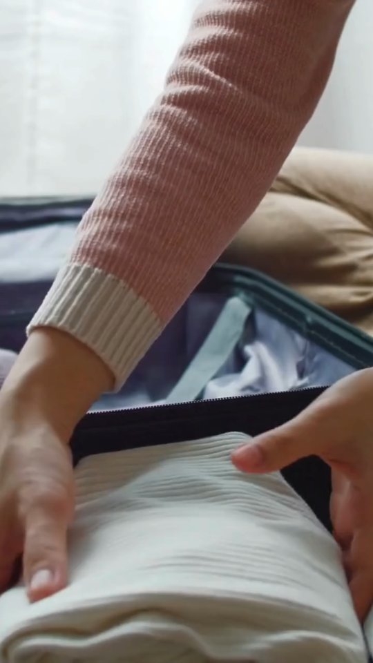 🌍✈️ Unsere kulinarische Weltreise geht weiter.
Nach amerikanischen Klassikern und britischer Tea-Time-Eleganz führt uns der nächste Stopp in das Königreich Dänemark.
Im März widmen wir uns nordischer Klarheit, hyggeligen Klassikern und rauen Genussgeschichten zwischen Küste, Königshaus und skandinavischer Patisserie.
Freut euch auf neue Kreationen, inspiriert von Dänemark, Grönland und den Färöer-Inseln.
Modern interpretiert. Handwerklich umgesetzt. Direkt aus unserer Backstube.
🇩🇰 März wird nordisch.
Seid ihr bereit für das nächste Kapitel unserer Reise?
Eure Julia
#kulinarischeweltreise #itsacake #patisserie #dänemark #skandinavischergenuss #itzehoe #heiligenstedten #handwerk #hyggeli