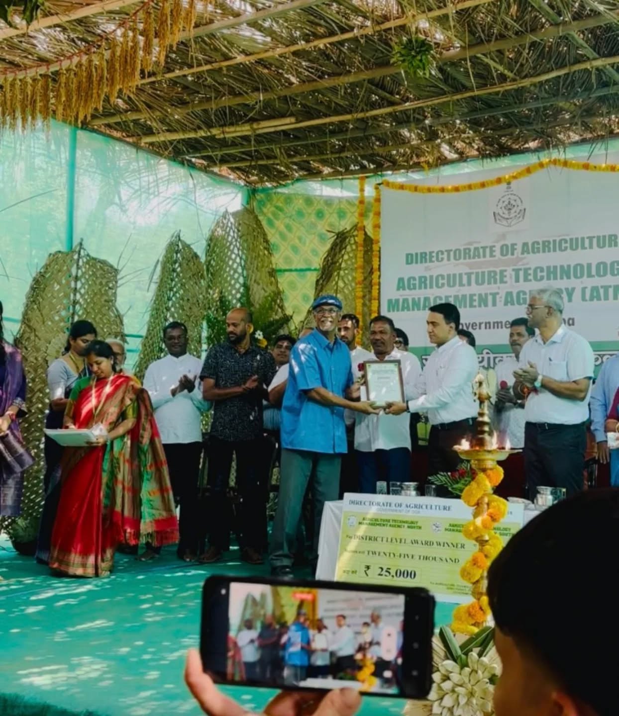 FarmLife Organic Farm – Parra, Goa 🌿
Today, FarmLife has been chosen and awarded the
🏆 BEST INTEGRATED FARM 2025–26 🏆
Our hearts are full of gratitude.
A big thank you to all our friends, well-wishers, neighbours, and families who regularly support us by taking home our organic produce.
A very special shout-out to our amazing volunteers — for your time, skills, sweat, and unwavering support. You have truly been part of this journey.
FarmLife has always been more than just a farm — it has been a community effort. This award belongs to all of us.
We are proud to bring this honour home to our beautiful Parra village. 🌾💚