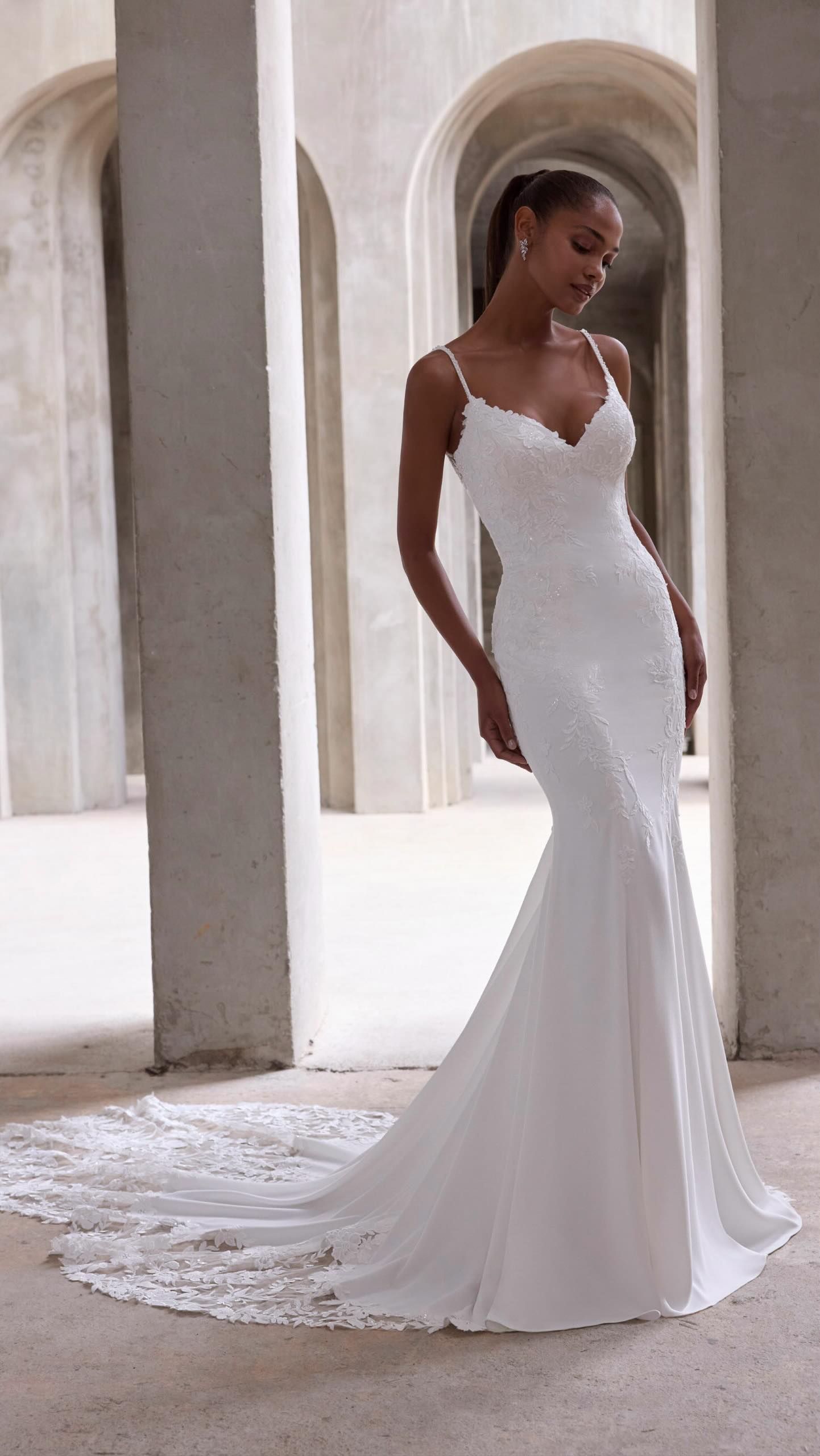 Upper body workout: Bridal edition 💪😂
These gowns don’t fluff themselves…
but the smiles when they find the one?
Worth every rep 🤍✨
#behindthescenes
#smallbusinessowner
#lakedistrictwedding
#northwestweddings
#thelakedistrict