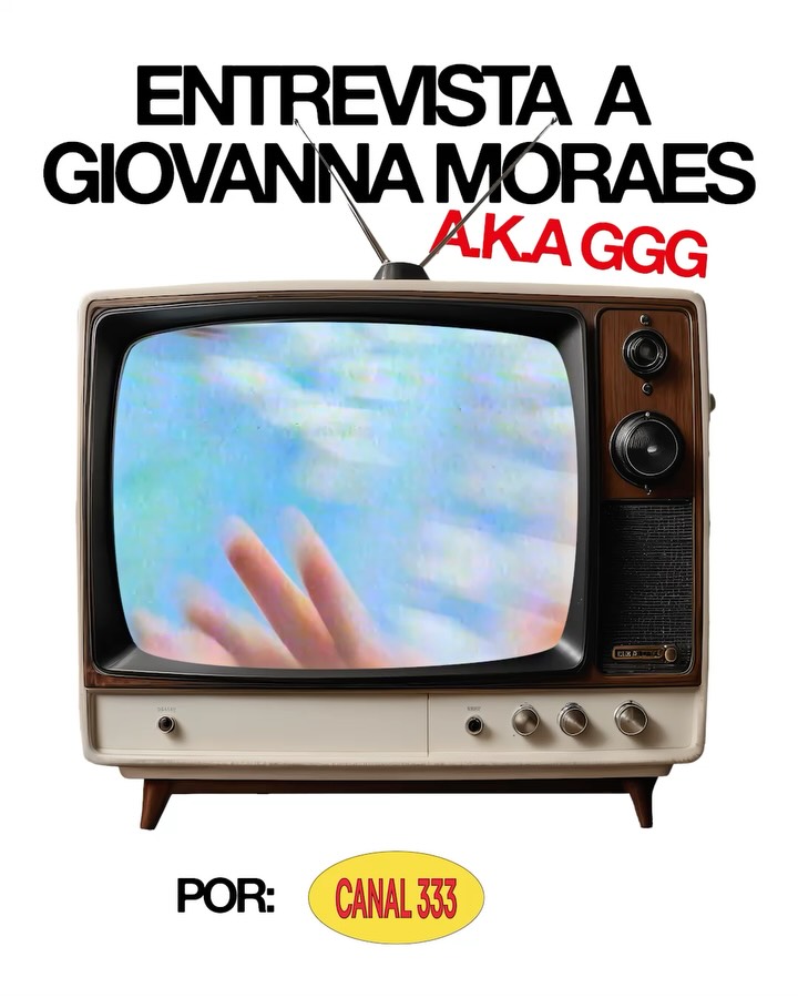 Transgresora, ecléctica y profundamente auténtica, Giovanna Moraes es una artista que escapa a cualquier etiqueta. Aunque el punk y el grunge laten en su sonido, ella prefiere habitar las capas intermedias: allí donde el groove brasileño se encuentra con la distorsión y el mensaje pop. 📺💿
Música como un espacio de poder para las mujeres y un refugio para los “outsiders”. Inspirada por figuras como Rita Lee y Clarice Lispector, su propuesta no busca seguir patrones, sino romperlos, recordándonos que el verdadero poder reside en la libertad de elegir nuestra propia historia.
