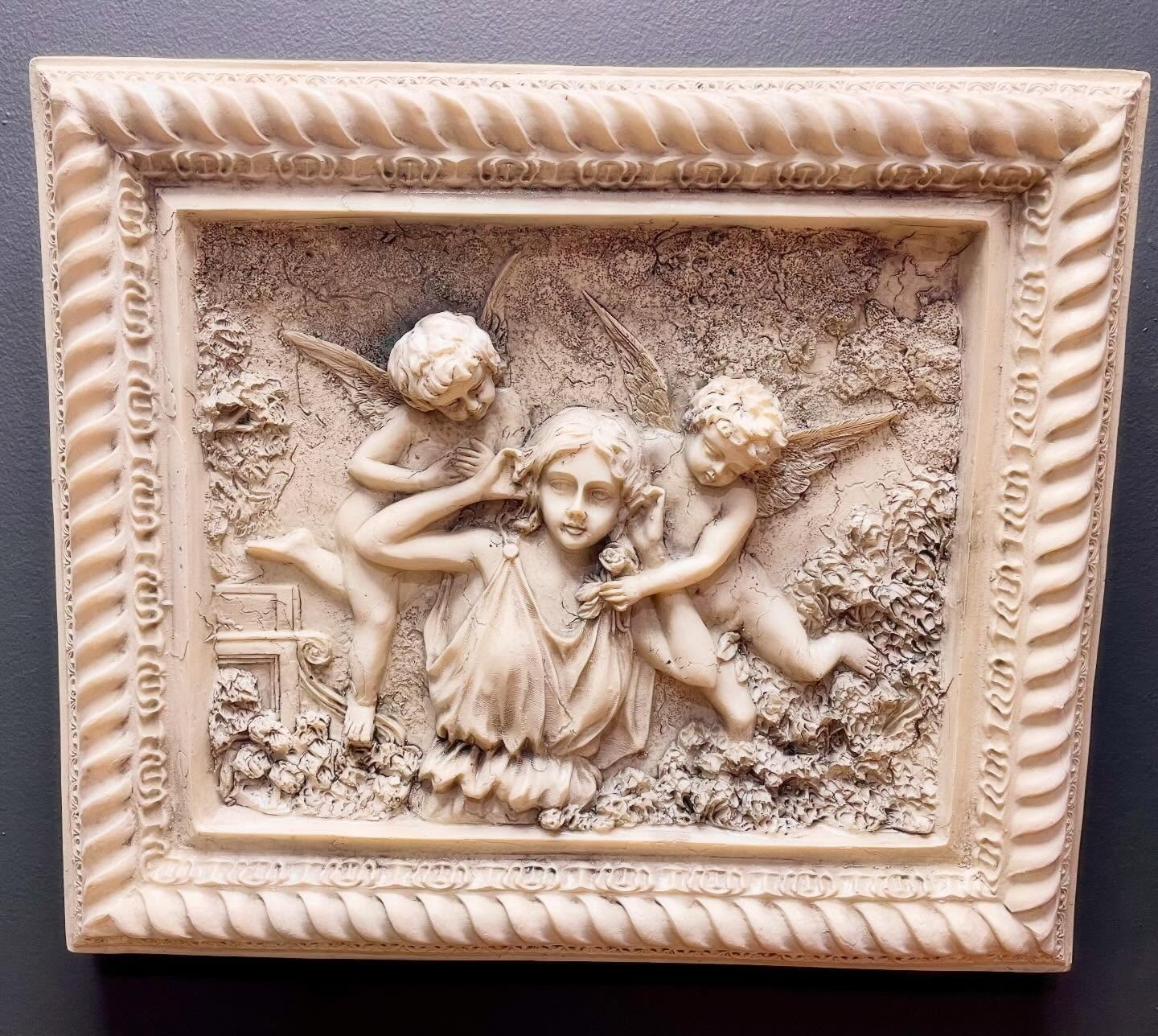 This gorgeous decorative wall plaque depicts a mother figure with 2 cherubs. Baroque in style it is made from faux marble with figures in relief and lovely aged look. Suitable for indoor or outdoor use, the outer frame measures 35cm x 30cm ,D4cm with wall hook for hanging £45
#cherubs #baroque #wallplaque #frenchstyle