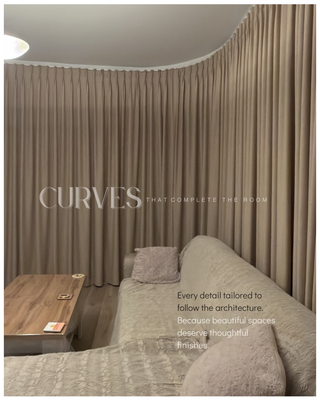 Flowing with the architecture ✨
_________
Curved spaces deserve custom solutions.
Elevating this living room with curtains installation was the choice of our client and we started working for shaping softness around every bend.
Softening the curves: when it comes to curved areas, curtains just work 🤍
.
.
.
Further info about our products:
www.kulurimalta.com
.
.
.
#bespokecurtains #madetomeasurecurtains #livingroomdécor #curtainsinstallation #blackoutcurtains