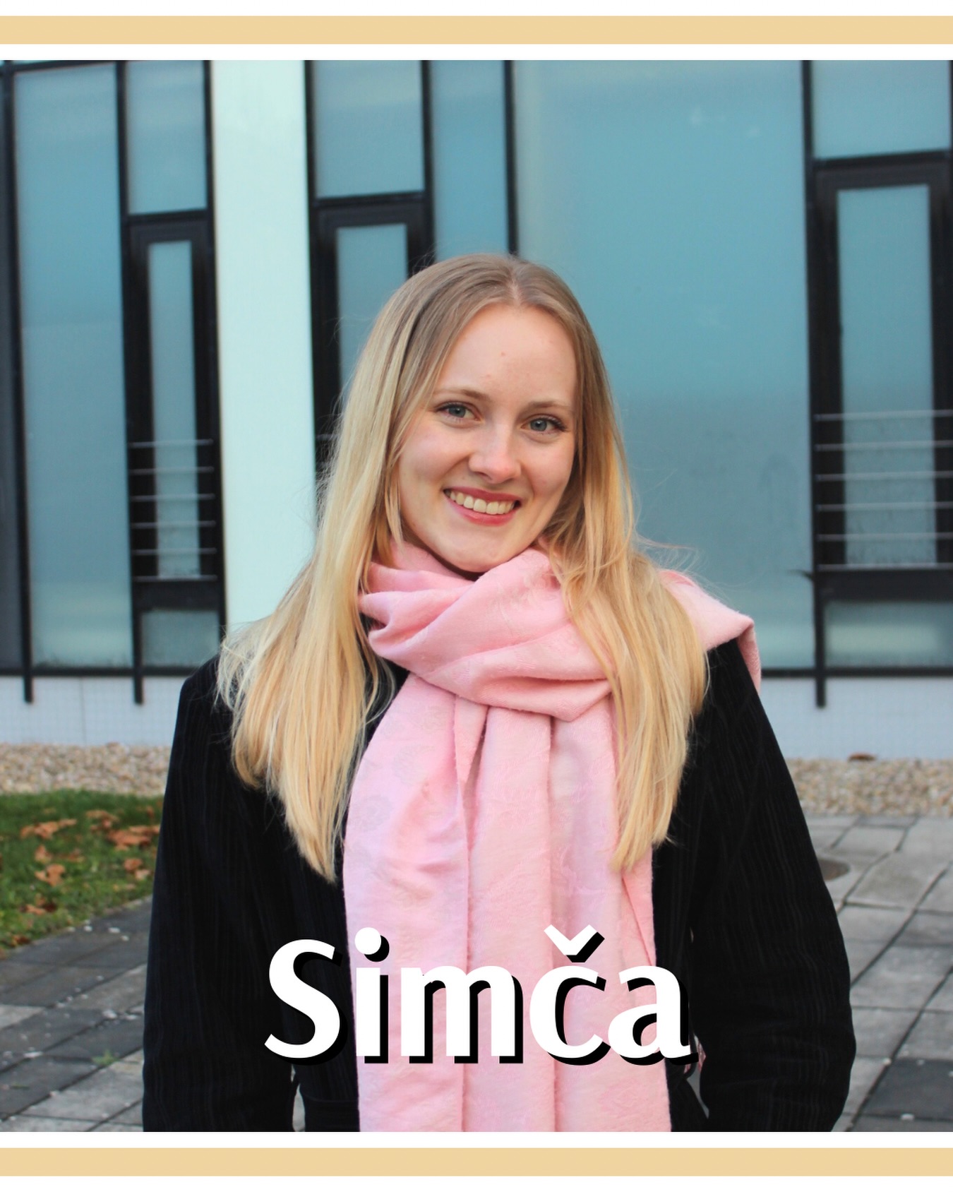 Simča Vinklárková
♌️ 🏔️🌷☃️ 🎀
1. ročník
Fce? Pod křídly Irenky prozkoumávám funkci LEO.
Jsem člověk jdoucí si za svým cílem. Mé oblíbené období je zima a italský týden v Lidlu. Ve volném čase ráda lyžuji, cestuji, poslouchám podcasty a čtu knížky - detektivky (Michaela Klevisová 🔝). Studium stomatologie mě naprosto pohltilo, ale kdybych si přece jen měla vybrat jinou cestu, byla by to kriminalistika nebo genetika.