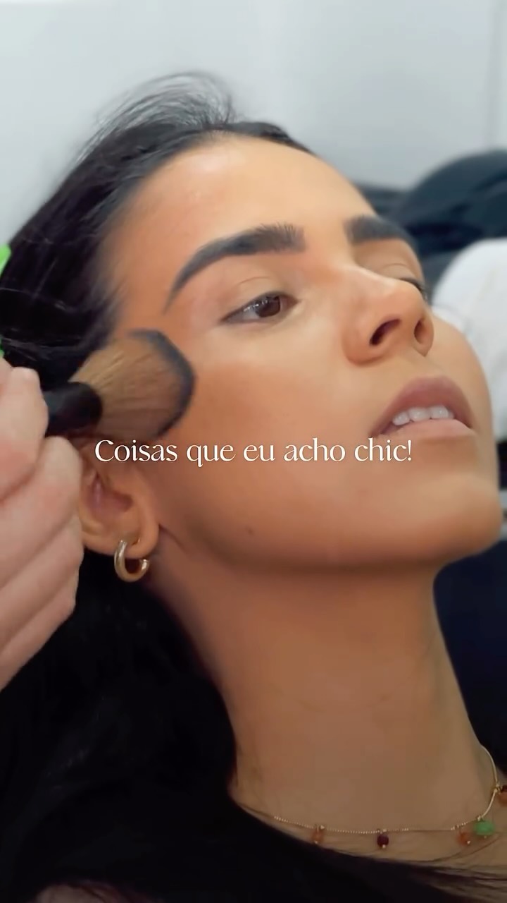 Coisas que a gente acha chic ✨
Beauty, tem coisa mais elegante que se sentir linda do seu jeito? 💜
