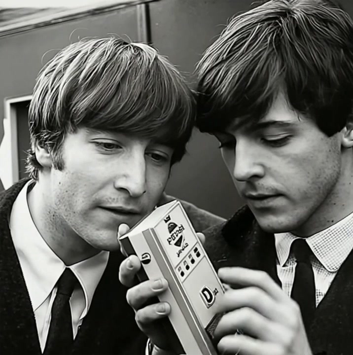 Its FAB! - Scribbo on Sunday Radio Show - 9am – 11am
Horizon Radio 105.5fm & 104.7fm - DAB– On line
Expect the unexpected.! . . https://www.horizonradio.com