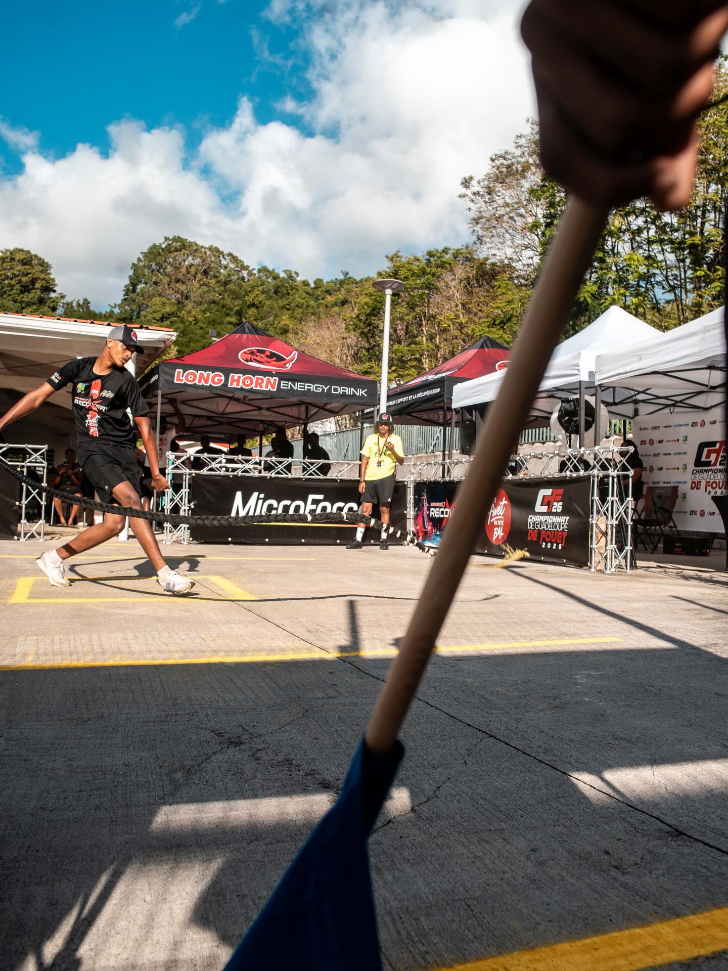 Focus total. Respiration maîtrisée. Précision millimétrée.
Au Championnat de Guadeloupe de fouet, chaque instant compte. 🎯🔥