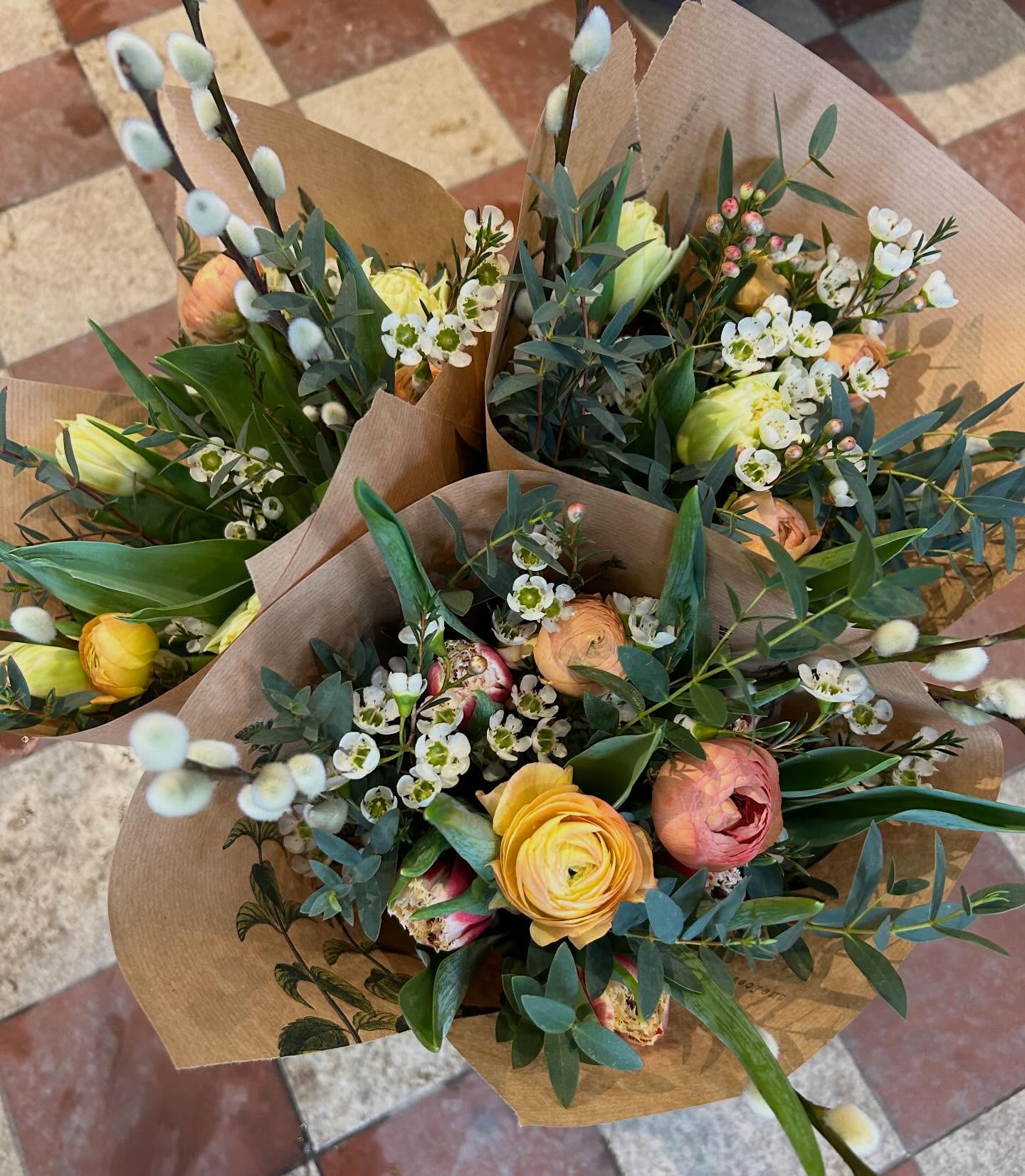 Hoppas ni har haft en härlig start på sportlovsveckan! Ledig eller inte ledig ? Vi har öppet hela veckan lång och fyller upp med härliga nyheter, vårblommor och ett reabord där man kan göra några trevliga fynd 💥🌸
Välkommen förbi!
Veckans öppettider:
Torsdag 12-18
Fredag 11-18
Lördag 10-16
Söndag 11-14