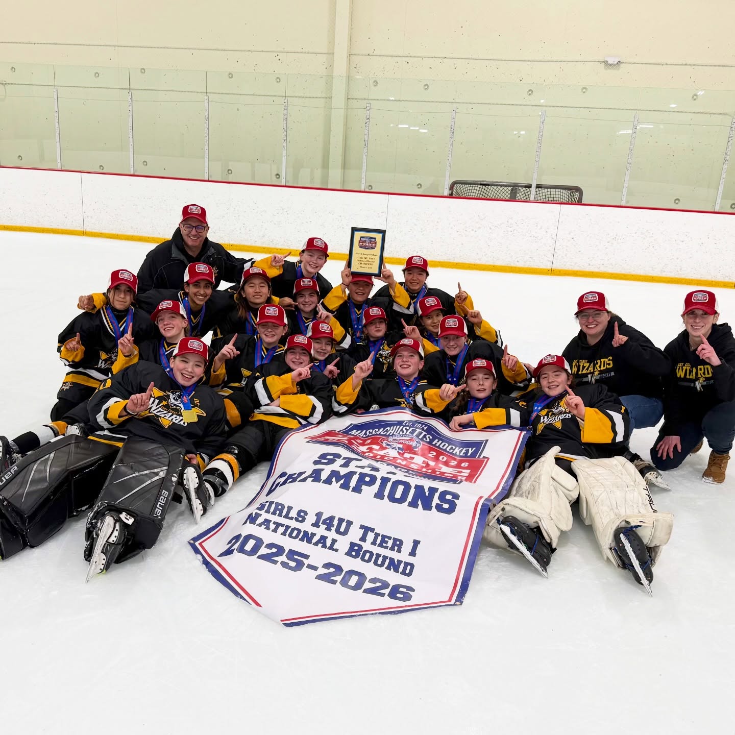 Congrats to Coach Rachel and the @wizards14major1 team, who won Gold with a 2-1 OT winner!!
Let’s wish them the best at @usahockey Nationals in Amherst, NY!! #tcstrainingcenter #tcs #usahockey #nationals #goldengoal