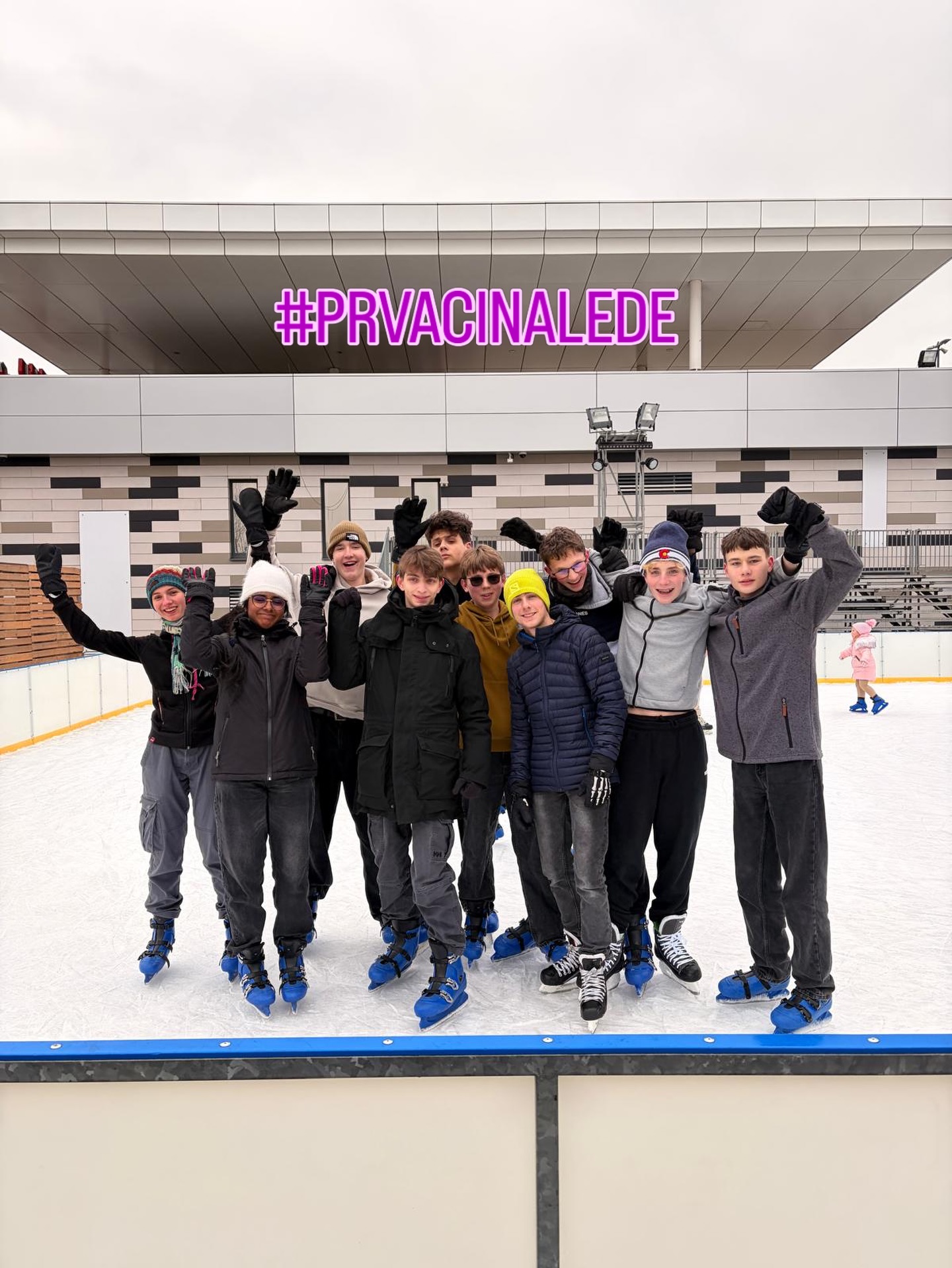 Vytáhli jsme 1. ročník na brusle ⛸️ #itg #gymnazium #bruslime #parta #prvaci