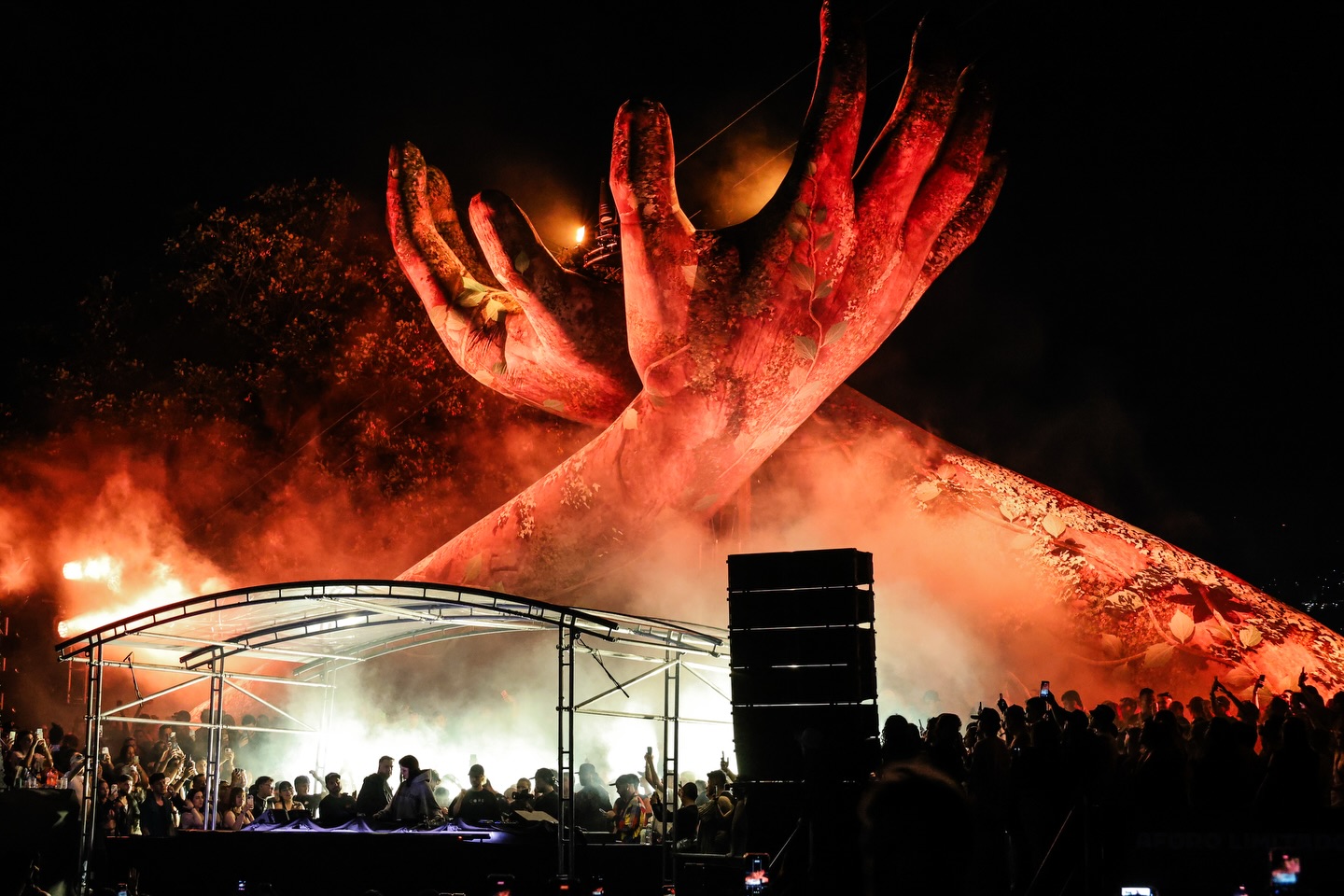 ▪️ Evento: @core.medellin @core.world
▪️Organizar: @breakfast_live
📌Nota completa en Bloggaleriadearte.com
A diferencia de años anteriores, el cartel de “Agotado” no colgó de las taquillas. ¿Fracaso? En absoluto. Fue una cura de humildad para la industria. Con una agenda de festivales en Colombia que no da tregua, el público ha pasado del “FOMO” (miedo a perderse algo) a una selección quirúrgica pues el bolsillo no da abasto.