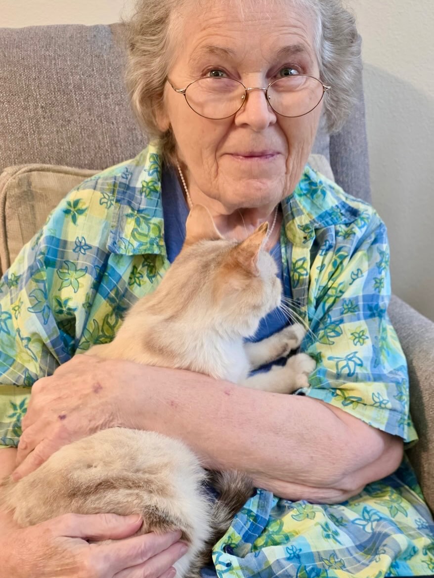 Another wonderful Purrs for Comfort visit today! 🐾💙
A big thank you to Skye and Oreo for helping bring smiles, comfort, and lots of gentle purrs to the residents. These visits mean so much and it’s amazing to see how much joy a little kitty love can bring.
Moments like these remind us that rescue isn’t just about saving lives — it’s also about sharing love.
If you’d like to help support programs like Purrs for Comfort, please visit:
www.oreoshaven.com