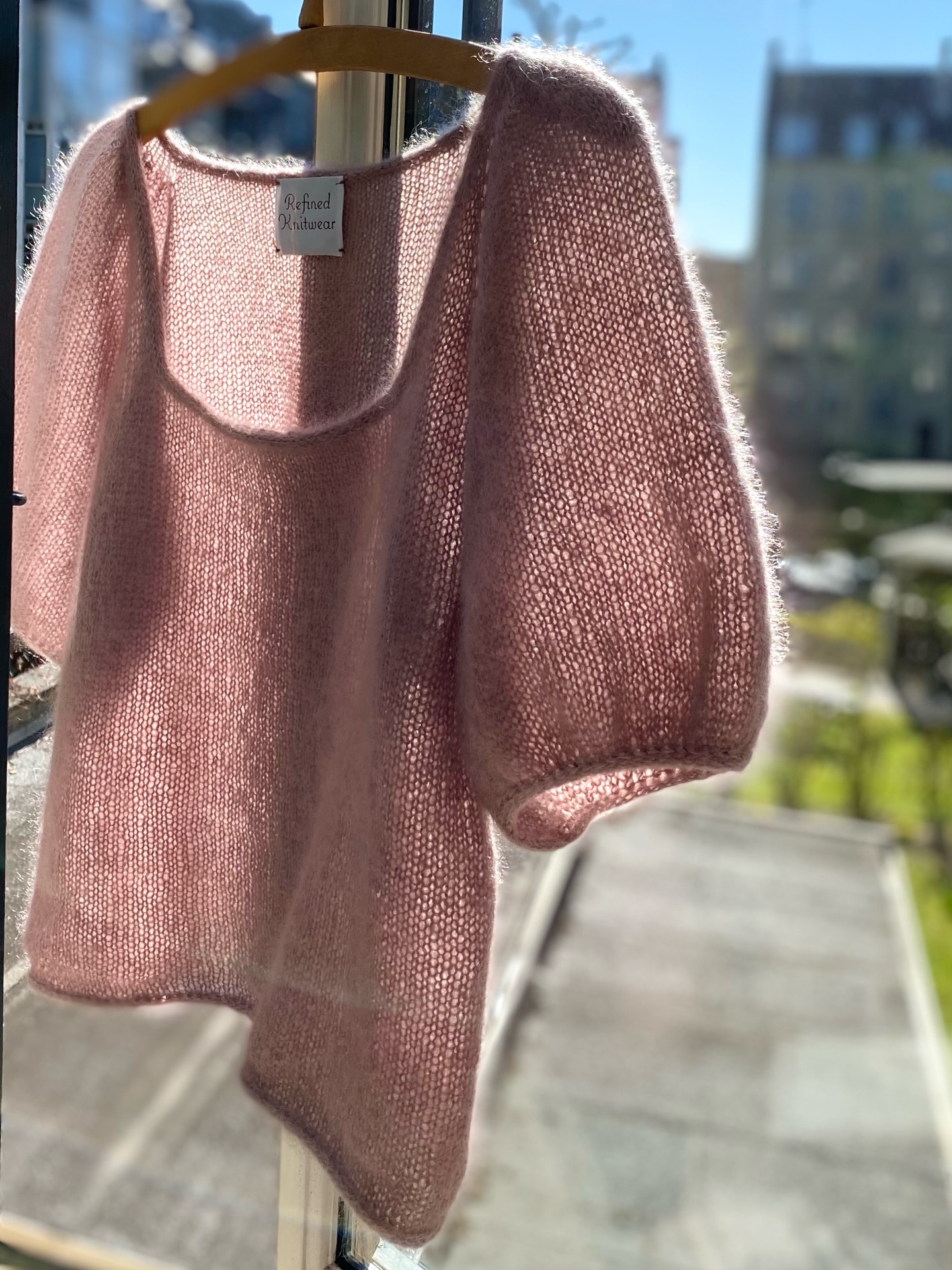 R u b u s B l o u s e
S q u a r e - N e c k
Featuring a square neckline and voluminous balloon sleeves (short or elbow-length).
Pattern available on Ravelry and at www.refinedknitwear.com
-
-
-
#knit #knitwear #strik #refinedknitwear #rubusblousesquareneck