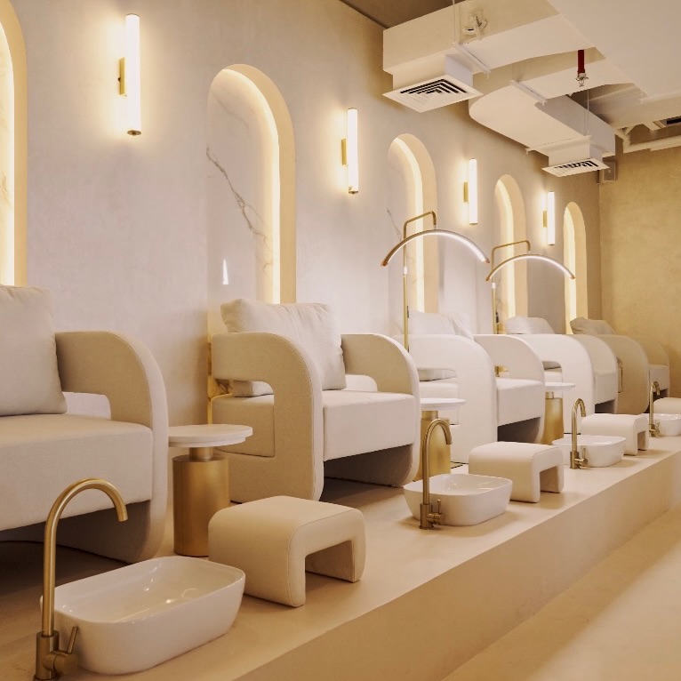 Golden Glow Beauty Lounge is open as usual, from 10am-10pm. We canโt wait to welcome you and treat you to the luxury pampering session that you deserve. ๐ซ
๐ฒDM or WhatsApp to book +971508818287
#GoldenGlow #Dubai #BeautySalonDubai #KBeautyDubai