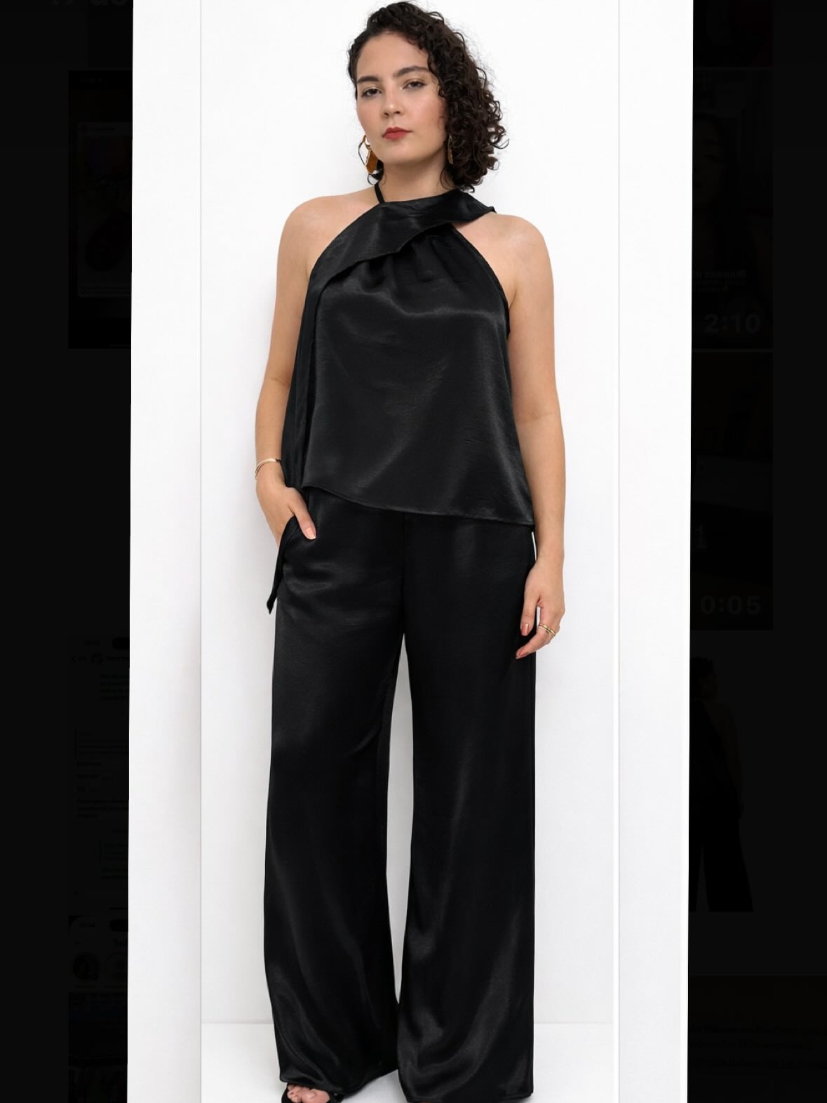 Hoje apresentamos para vcs o nosso conjunto Nahomie 💎
Uma peça 100% poliéster
Disponível no nosso site, penas no tamanho G.
Para qual ocasião vc usaria o nosso conjunto ?