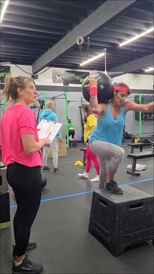 📸 That's a wrap on 26.1!
Week 1 was NEON NIGHT and #TeamBRIO understood the assignment 💕💚🔶👾 So proud of everyone for grinding through this leg annihilator!
Giddy up, it's on to 26.2 y'all....
#intheopen #crossfitaffiliate #fitnessisfun