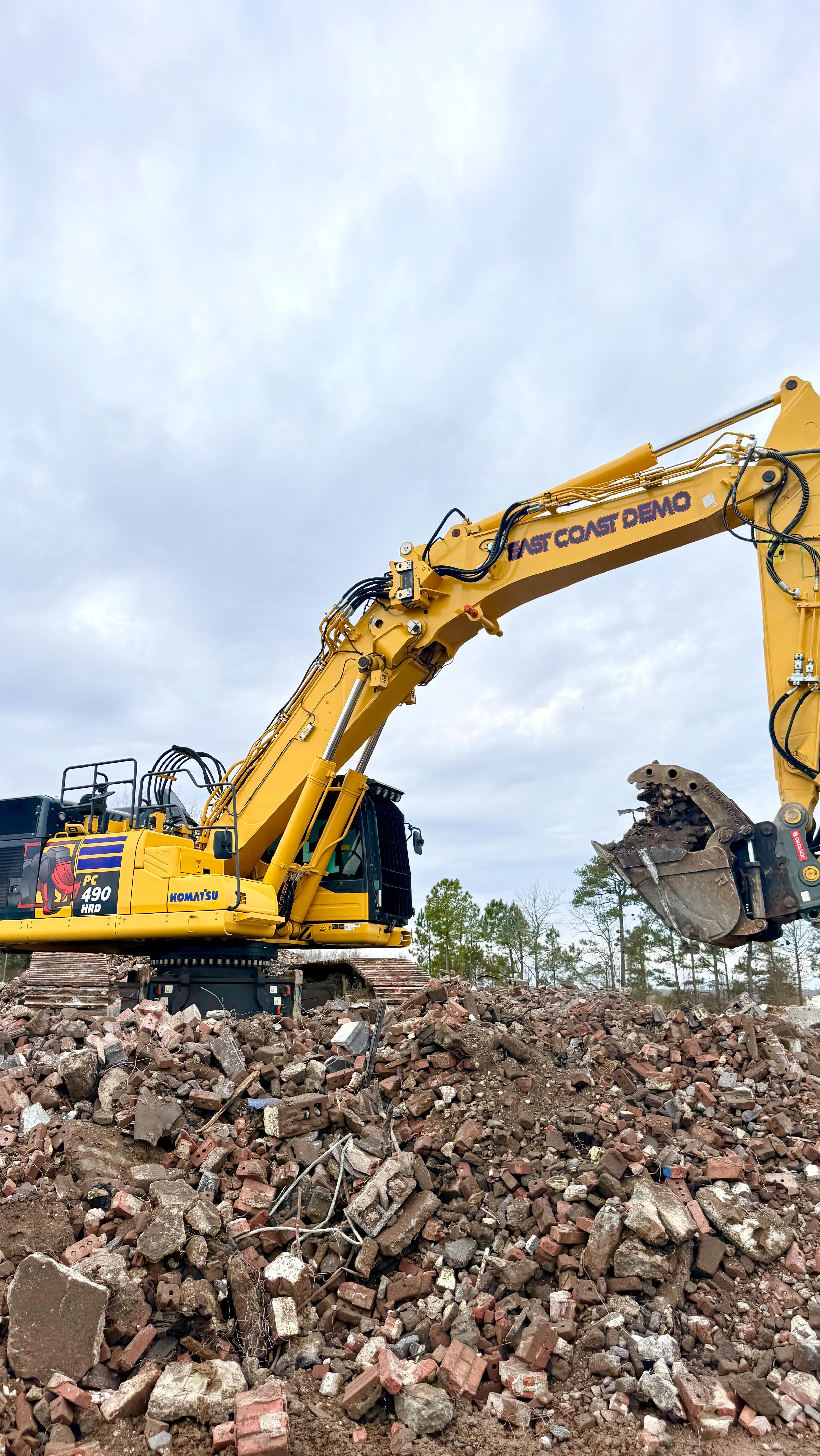 Wrapping up putting the Komatsu PC490 HRD though some work loads before sending to the field.
@komatsueurope
@komatsuconstructionna
@oilquickamericas
@rocklandmfg