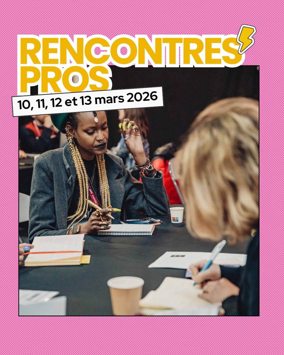 Rencontres pros de Babel Minots les 10,11,12 et 13 mars ⚡️
Faire société ou quel est le rôle de l’art dans la construction d’un futur en bonne santé culturelle.
Faire Société, c’est l’adn du festival Babel Minots. À travers sa programmation, sa politique tarifaire, sa répartition territoriale, il réunit les générations, est accessible à tous et sur tout le territoire marseillais.
Faire société c’est la thématique que nous travaillerons cette année lors de nos rencontres professionnelles sous différentes formes (conférences, table-rondes, ateliers, film, débats) du mardi 10 mars au vendredi 13 mars.
Quels rôles les artistes, le spectacle jeune public, nos lieux de culture, nos actions culturelles peuvent-ils jouer dans la construction d’une société. Une société qui construit avec sa jeunesse un futur en paix et en bonne santé culturelle ?
🔗Dernières inscriptions en bio