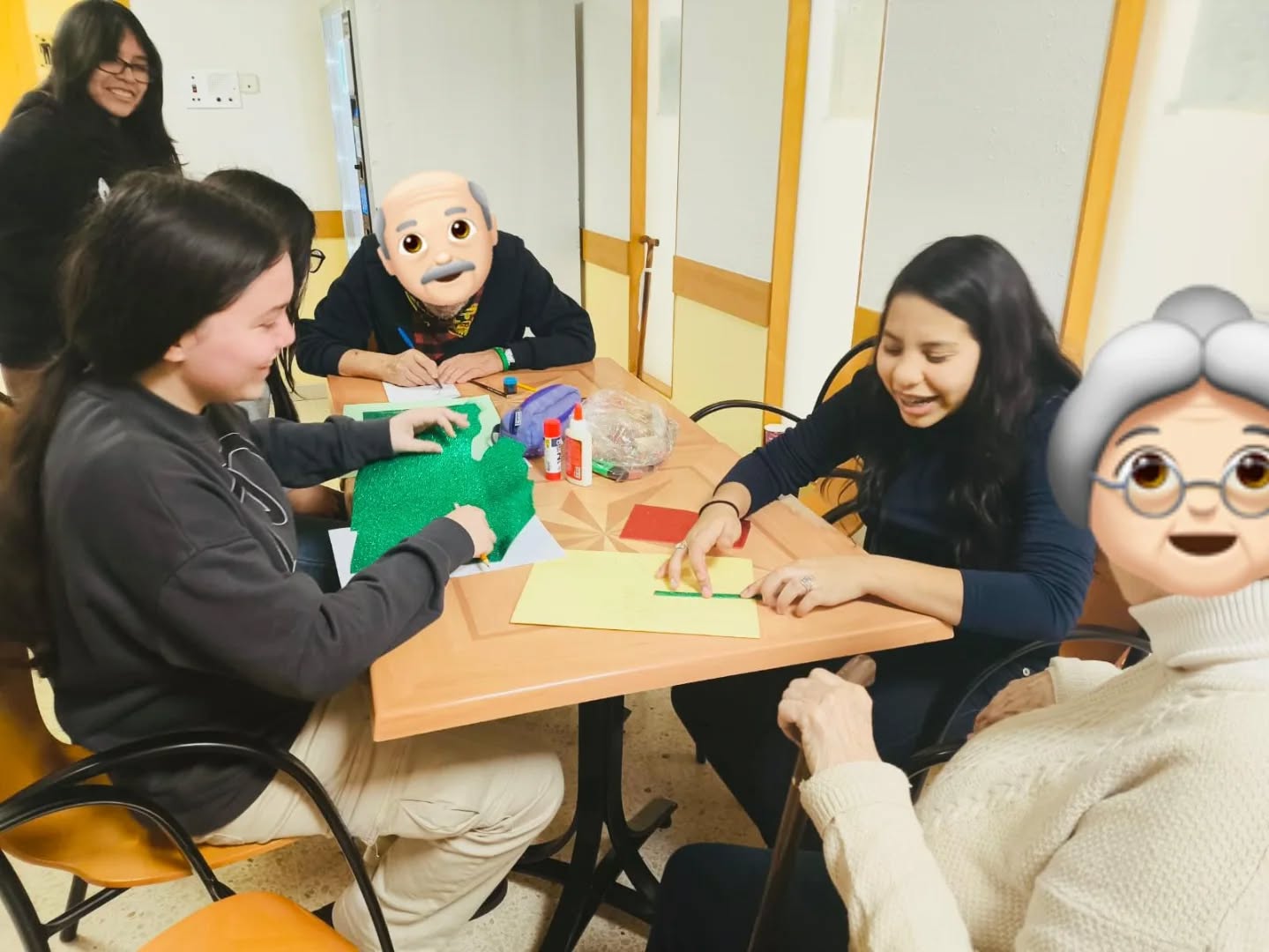 Tercer d'ESO va celebrar Sant Valentí amb els avis i àvies de la residència Los Olivos; han passat aquest dia tan especial creant unes postals amb molt d'amor!
💚💚💚
#EsperitPiaget
#PassioPerlEscola
#SomEscola
#ElCarmel