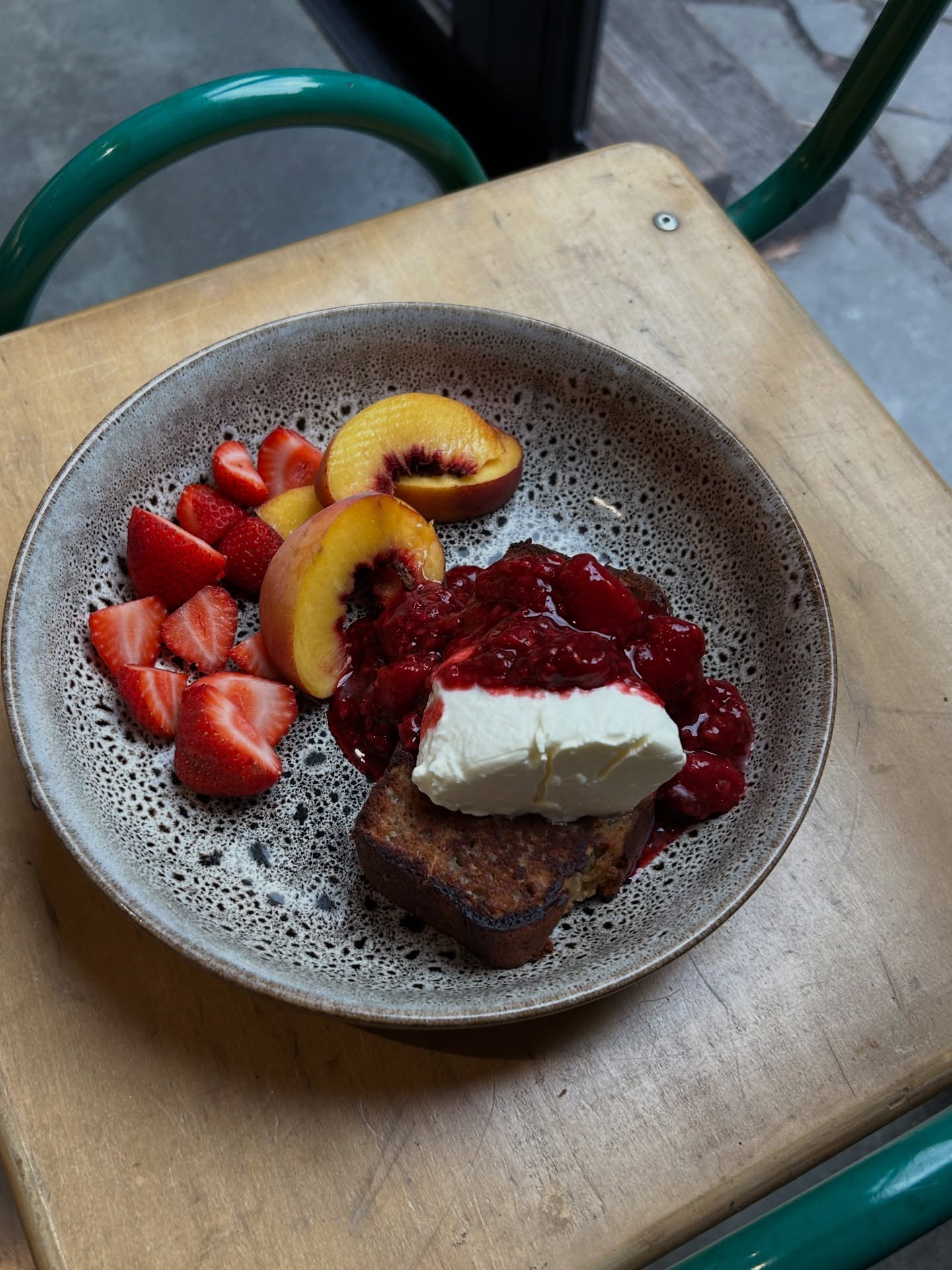 Enjoying as much fruit as possible before it’s out of season & I go back to eggs & veg for breakfast in the winter. Carb heavy in the summer. Fat heavy in the winter is the seasonal energetic/hormonal/metabolic match that we’re designed for.
Roasted buckwheat banana bread with yogurt, raspberry compote & fresh fruit 🌸