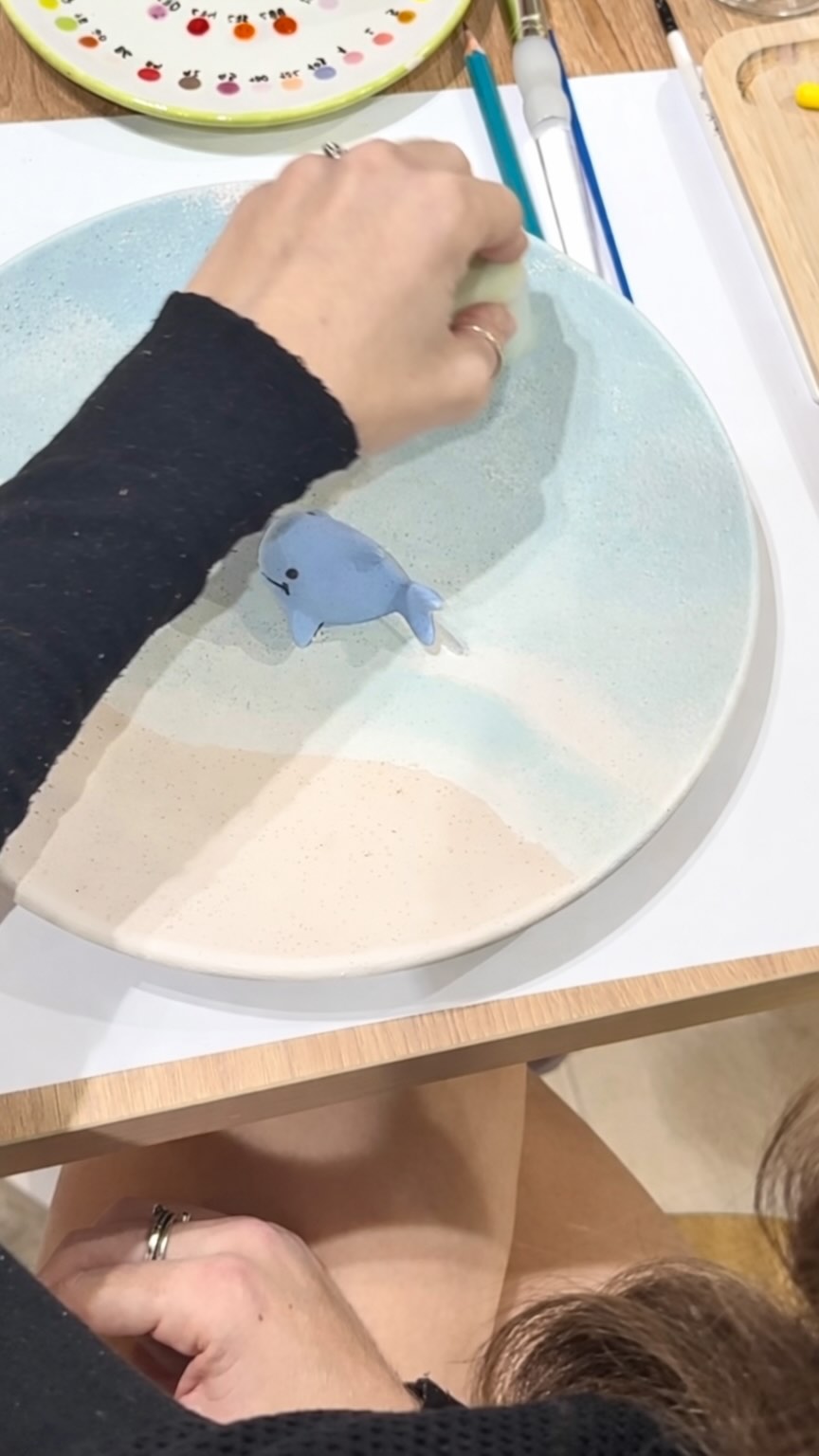 ⚡️Nos apasiona acompañar a nuestros clientes en el proceso creativo cuando visitan nuestro Lab para crear piezas maravillosas 🍶✨
#Ceramica #Barcelona #Creatividad #PlanesBarcelona #BarcelonaThingsToDo