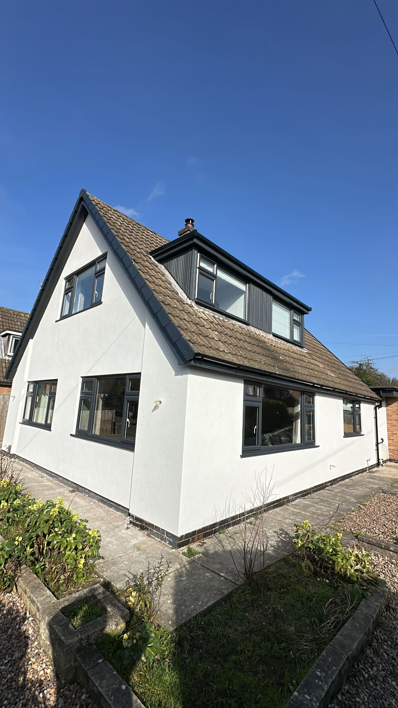 Most recent Silicone render project completed in Burton Joyce 🙌
The recent weather definitely challenged us on this one 🌧️ but with some patience (and very understanding clients), we got it over the line and the transformation speaks for itself.
A serious upgrade for this property, finished using Johnstones silicone render in colour of choice, Connie.🔥🔥
#siliconerender #nottingham