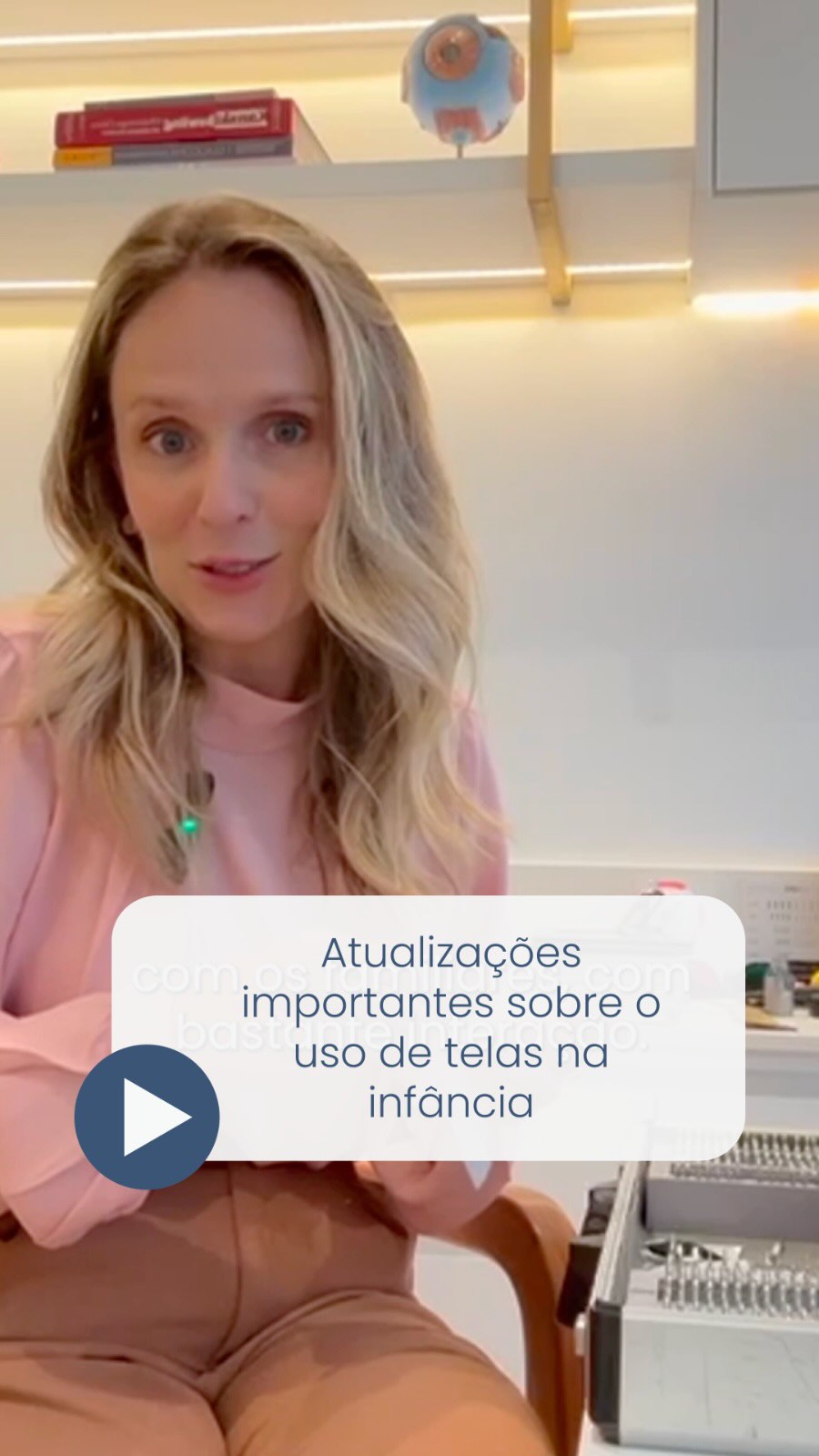 Novas diretrizes da Associação Americana de Pediatria reforçam algo essencial: visão também é desenvolvimento.
Avaliar cedo faz diferença no aprendizado, no comportamento e na autoestima da criança. Nem sempre a dificuldade está na atenção. Às vezes, está na forma como ela enxerga o mundo.
Cuidar da saúde ocular é cuidar da infância como um todo.
Dra. Juliana Wagner Dada
Referência em Estrabismo adulto e infantil
Especialista em Oftalmologia Pediátrica
CRM39665
RQE35215
#estrabismo #saudeocular #oftalmopediatria