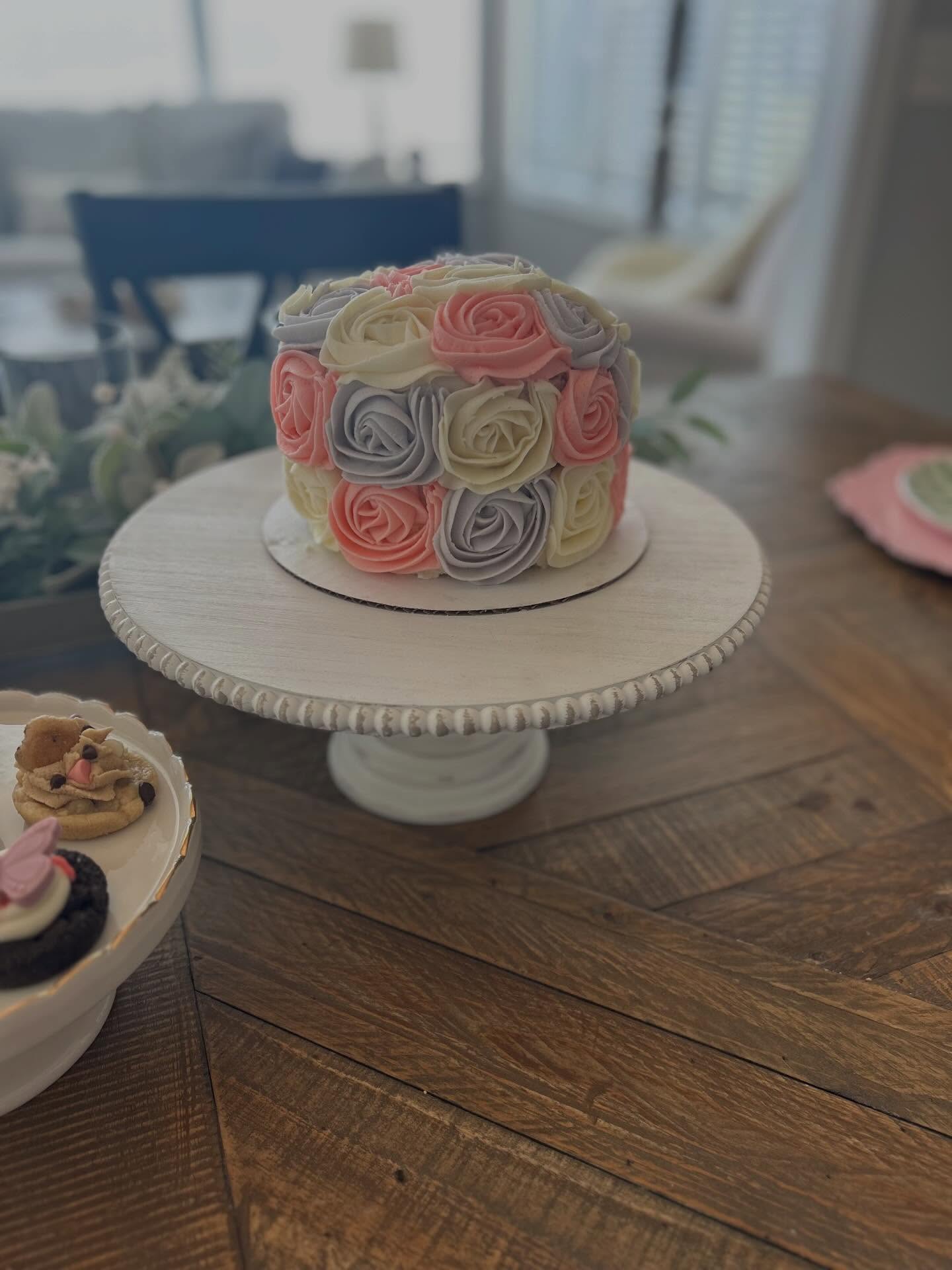 Planning a spring event? Donât just bring a đâŚ.bring the whole dessert bar!
Custom dessert bars with:
â˘Floral cupcakes
â˘Berry-filled cakes
â˘Decorated sugar cookies
â˘Soft spring shades
Letâs create something beautiful + completely custom for your celebration đ¸
Dates are filling up fast.
#spring #dessertbar #desserttable #customsweets