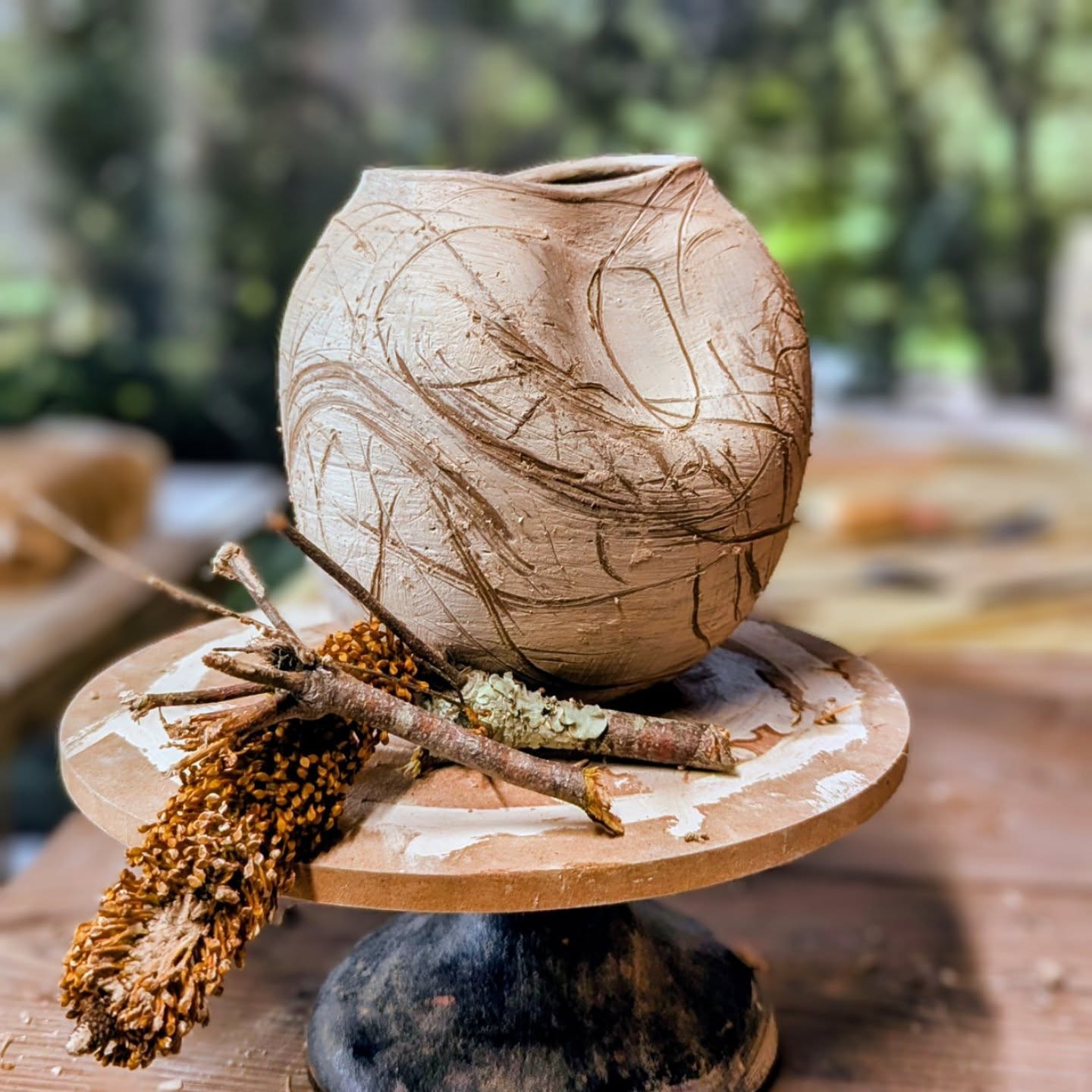 One of my native trees came down in the recent rains.
So I brought some of its smaller branches and flowers into the studio.
I’ve been working with hakeme lately — brushing slip over the surface and moving it around— and this time I used pieces of the tree as my tools. Broken stems and bottle brush flowers. Letting them drag and skip and catch across the clay.
It feels like a quiet way of honouring the tree as it leaves its own marks behind.
I love how this technique holds movement. Nothing precise. Just texture, rhythm and what happens in the moment.
There’s something really grounding about using finds from the garden as improvised brushes.
Still exploring. Still fascinated. 🌿
..
#hakemeinspired #sunshinecoastceramics #australianpotter #slipdecoration #inthestudio